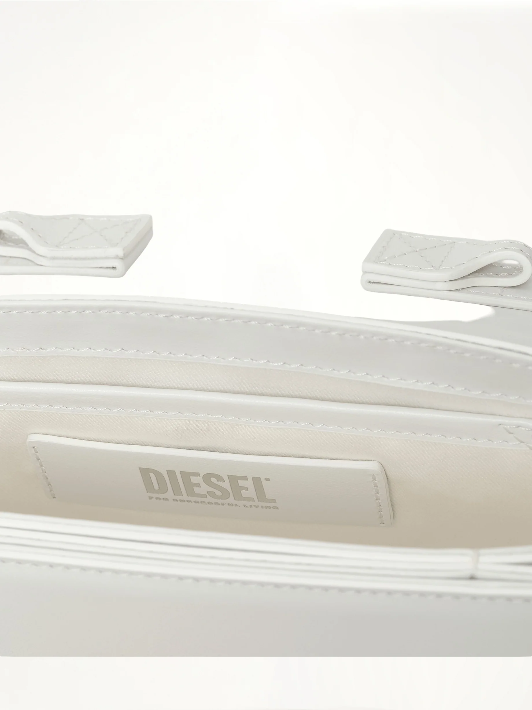 1DR Shoulder Bag in White - Image 3