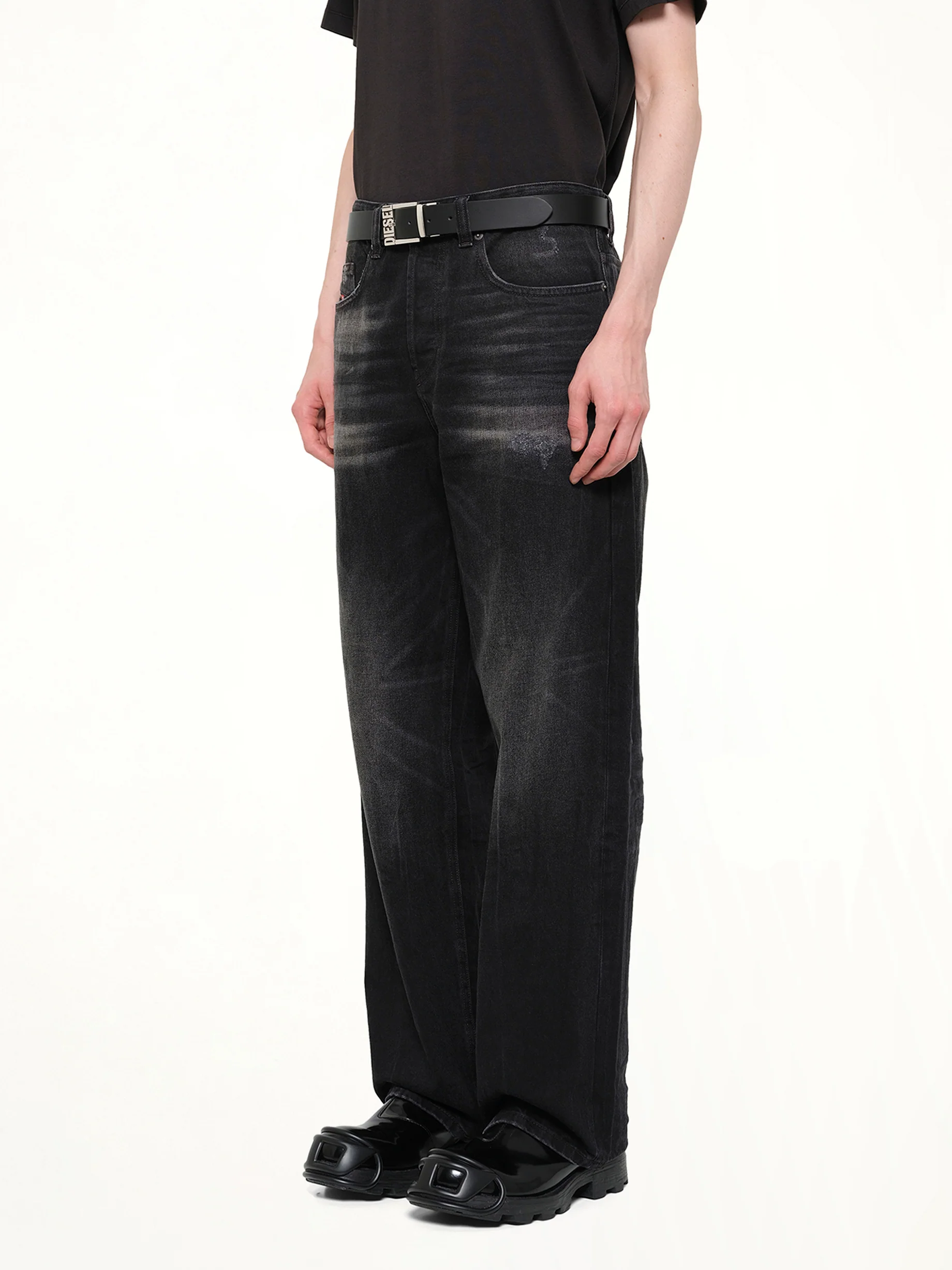 2001 D-MACRO Relaxed Jeans in Washed Black - Image 3