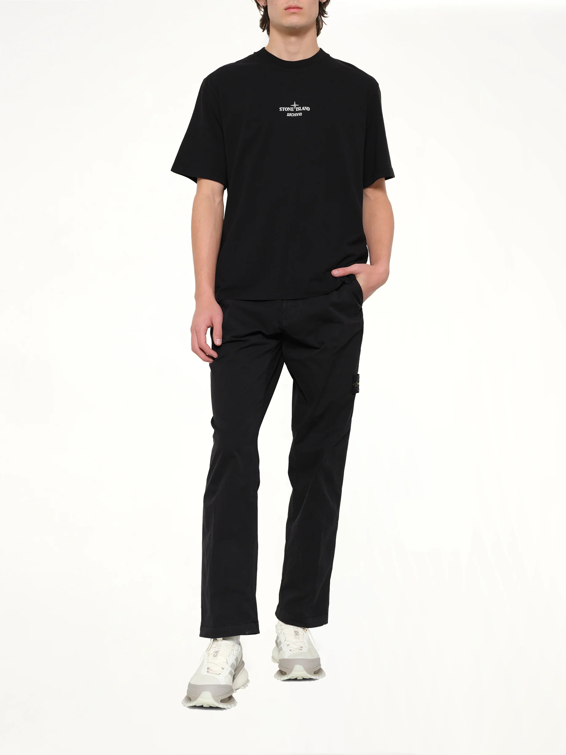 2100023 SS T-Shirt in Black - Image 4