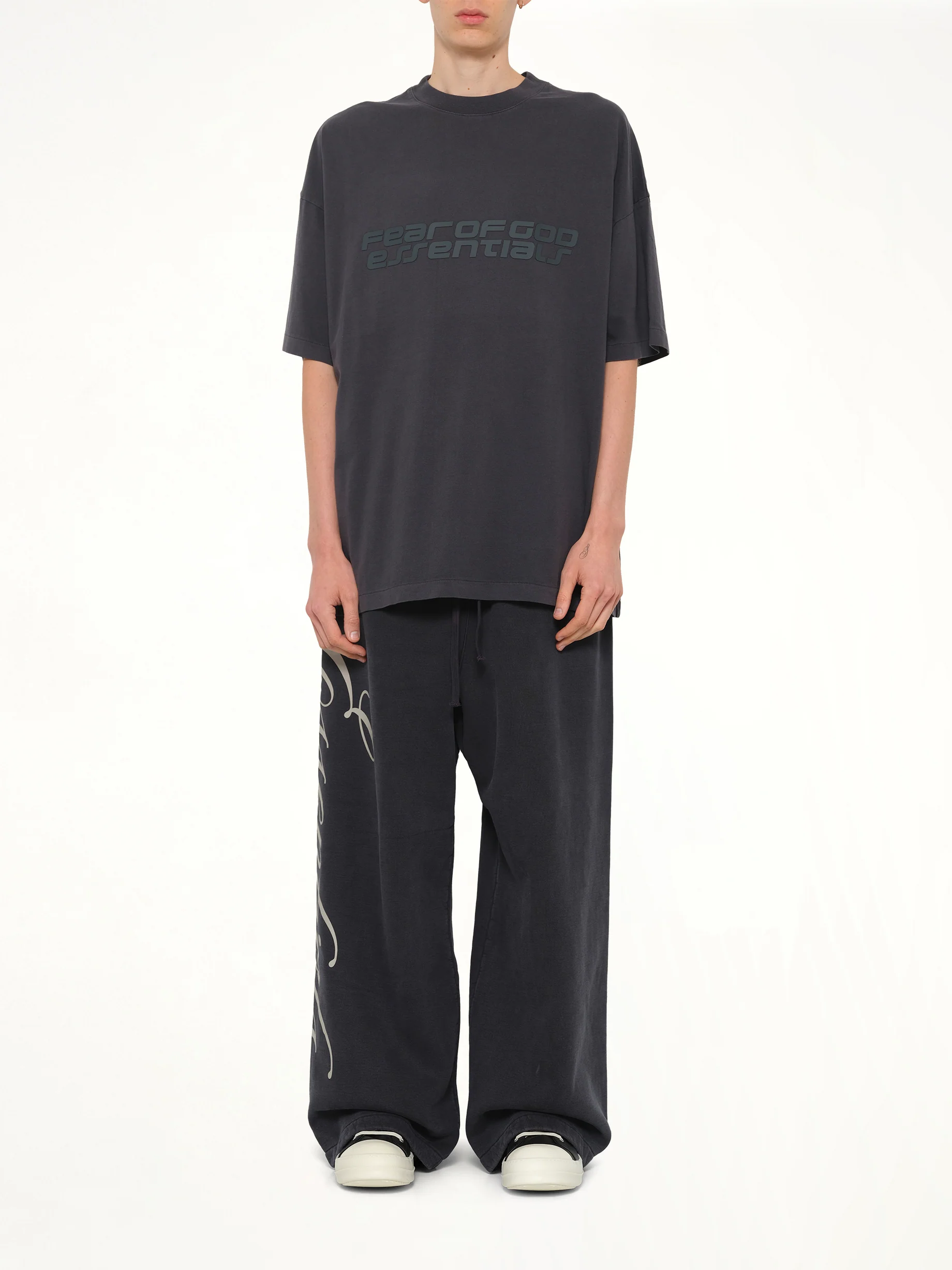 "26" T-Shirt in Vintage Black - Image 7
