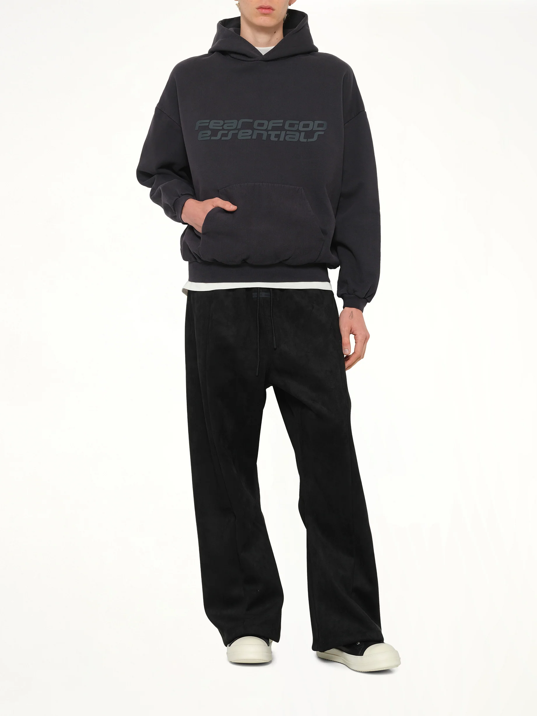 90's Hoodie in Vintage Black - Image 4
