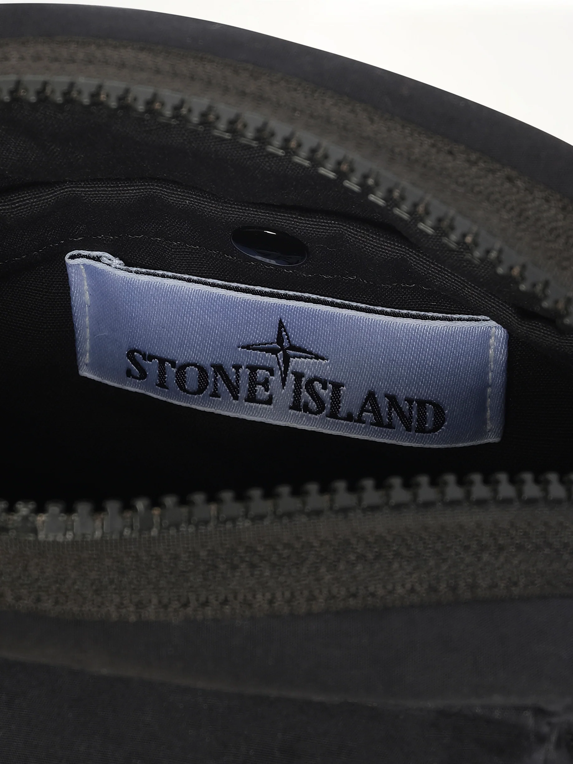 920001 Aluminium Tela Pouch in Black - Image 8