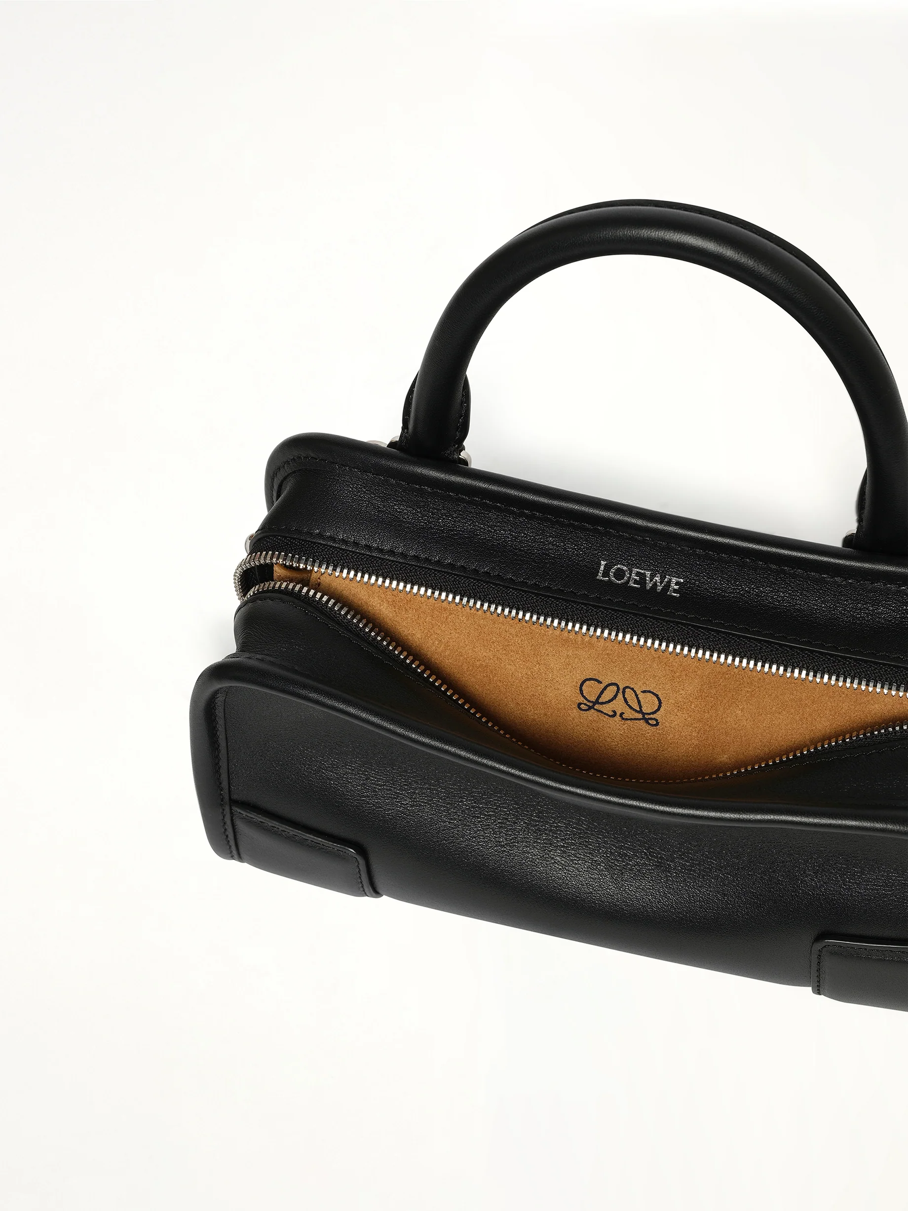 Amazona 180 Mini Bag in Black - Image 9
