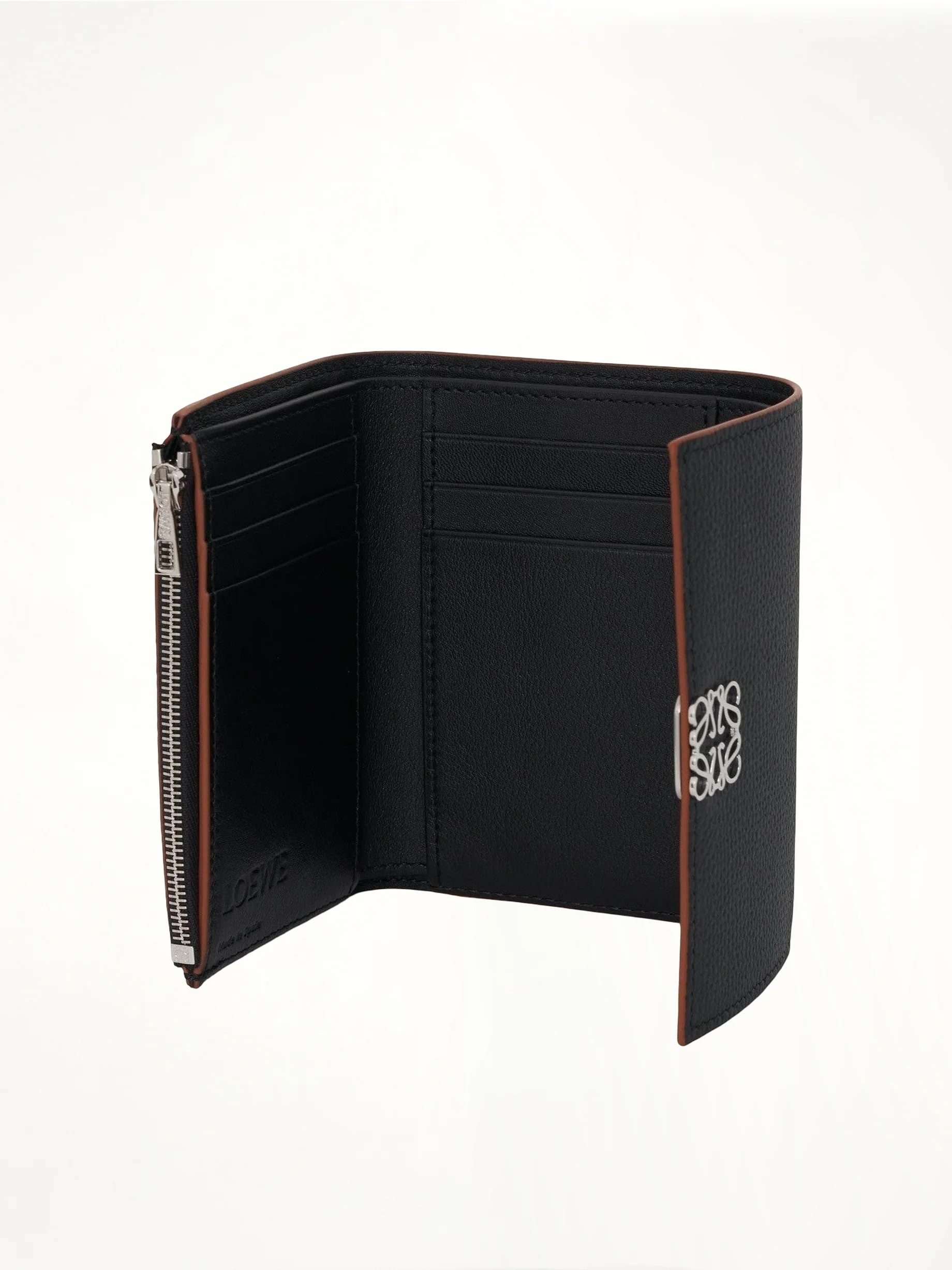 Anagram Small Vertical Wallet in Pebble Grain Calfskin in Black - Image 4