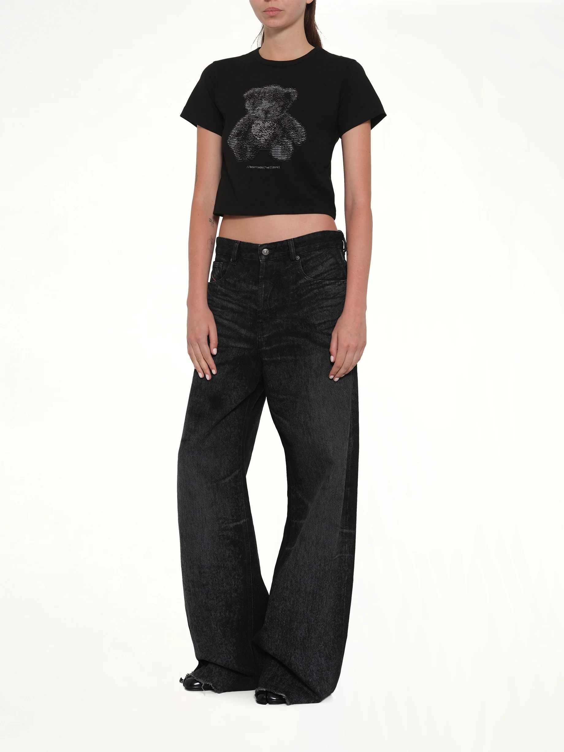 Bear Print Slim-Fit T-Shirt in Black - Image 4