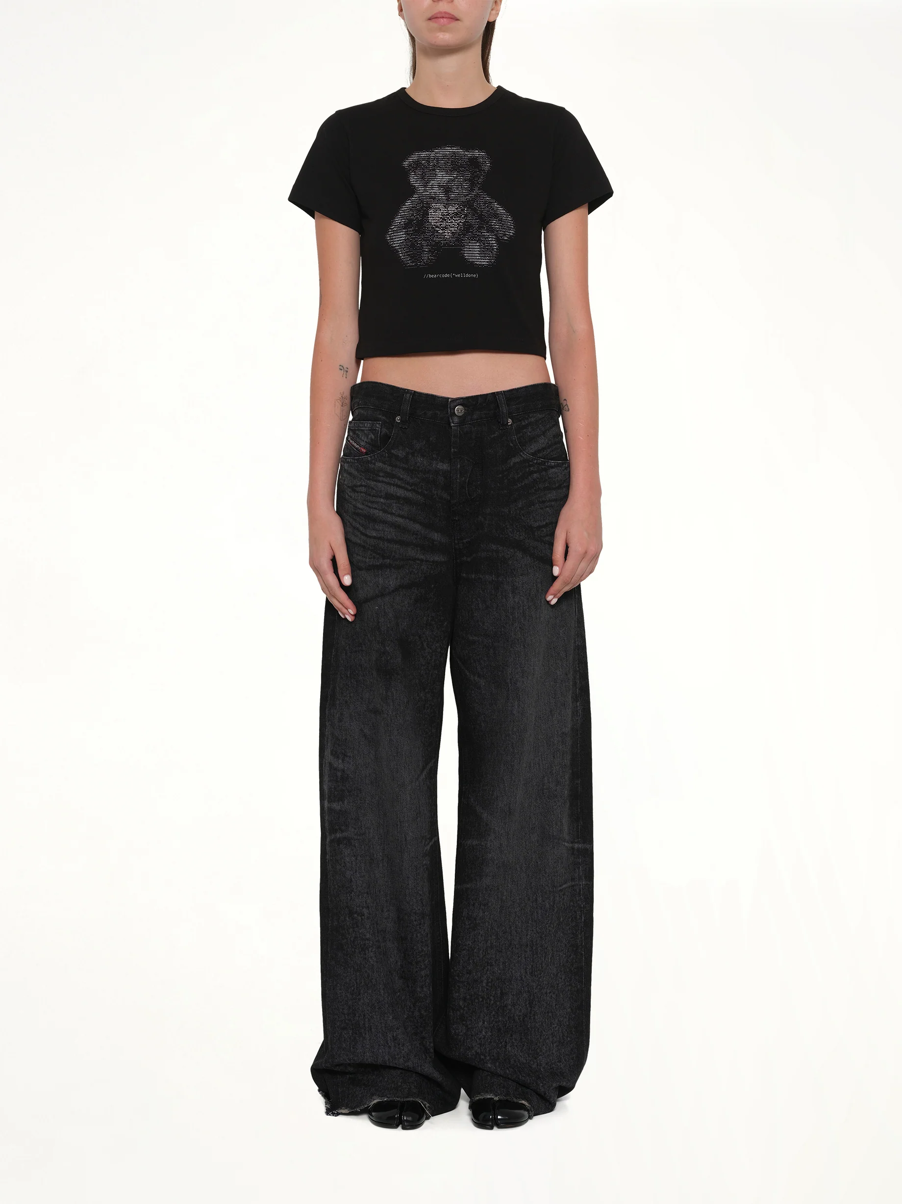Bear Print Slim-Fit T-Shirt in Black - Image 7