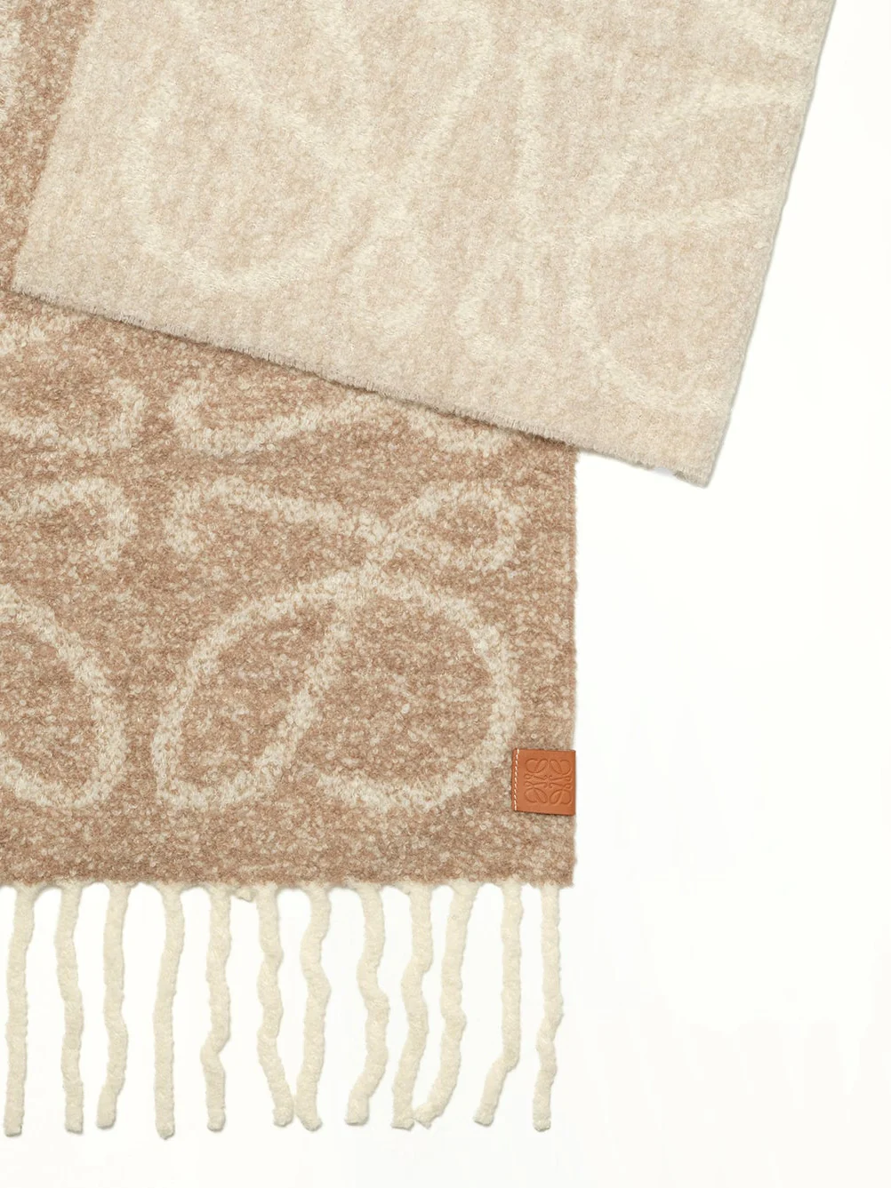 Big Anagram Scarf in Beige/White - Image 2