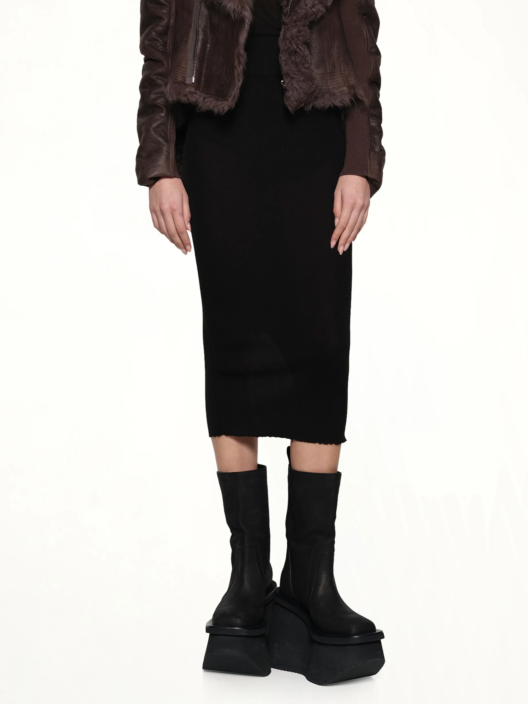 Calf Skirt Motivo in Black - Image 6