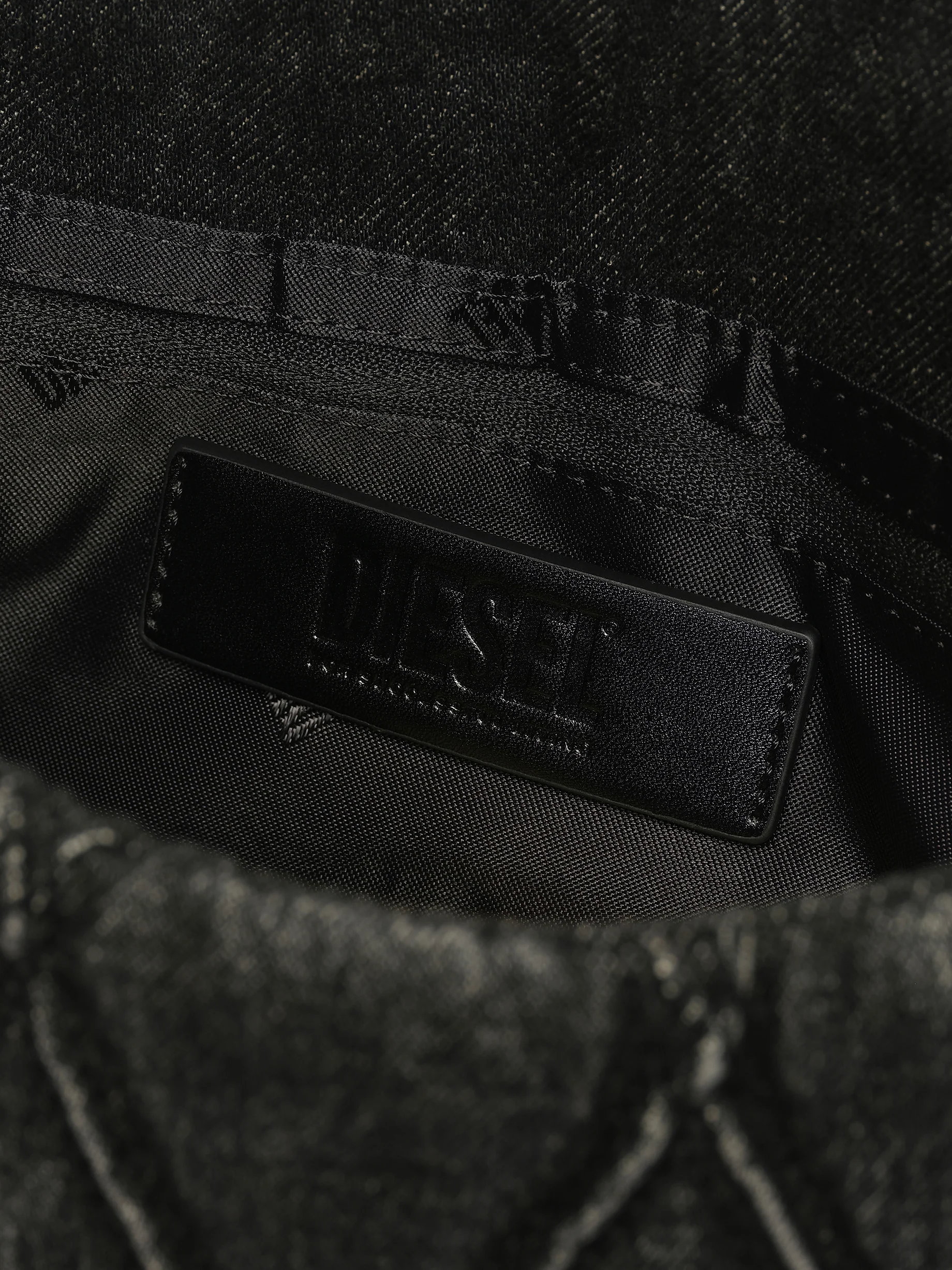 CHARM-D M Shoulder Bag in Black - Image 6