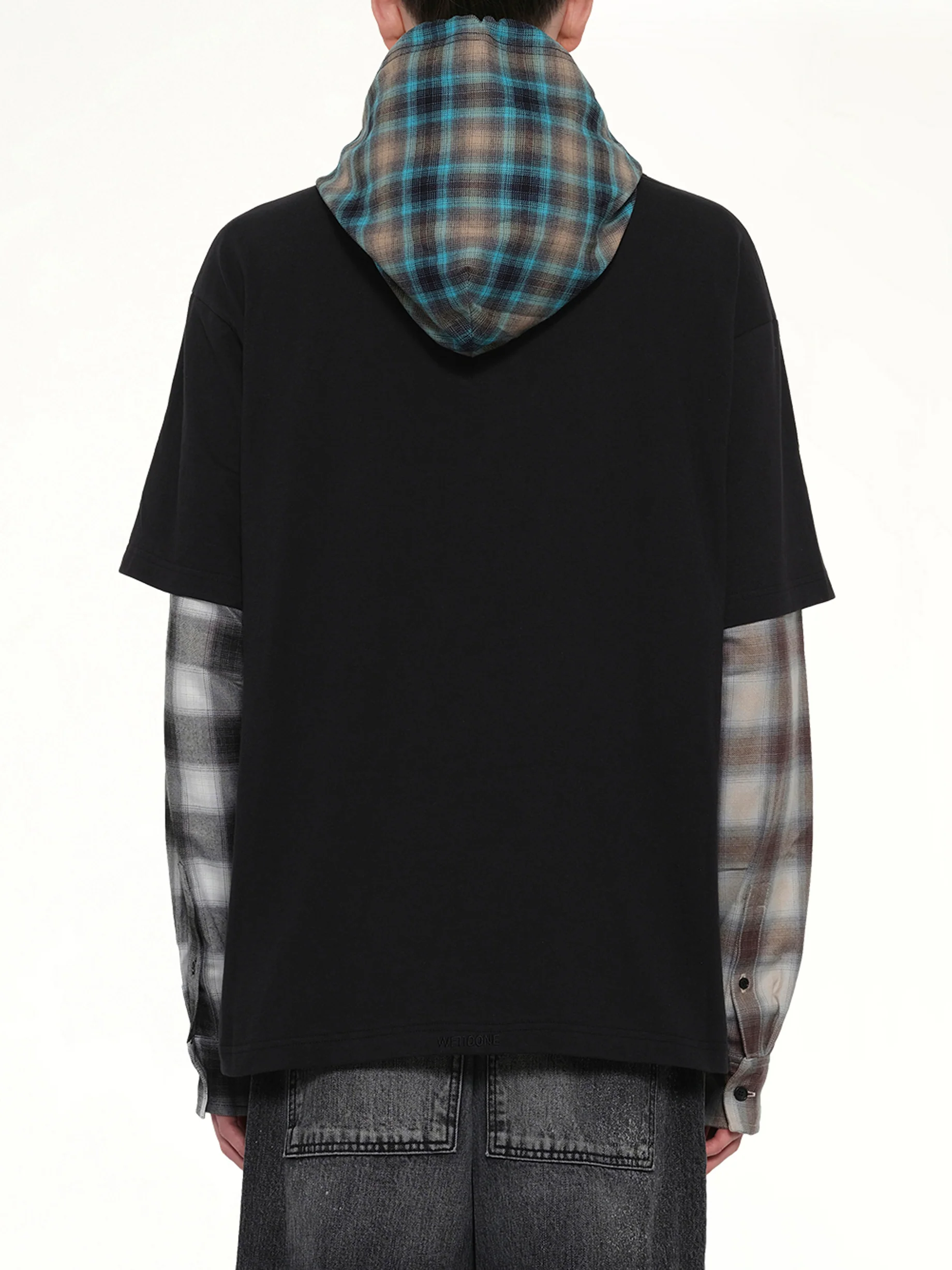 Checkered Patch Long-Sleeved T-Shirt in Black - Image 5