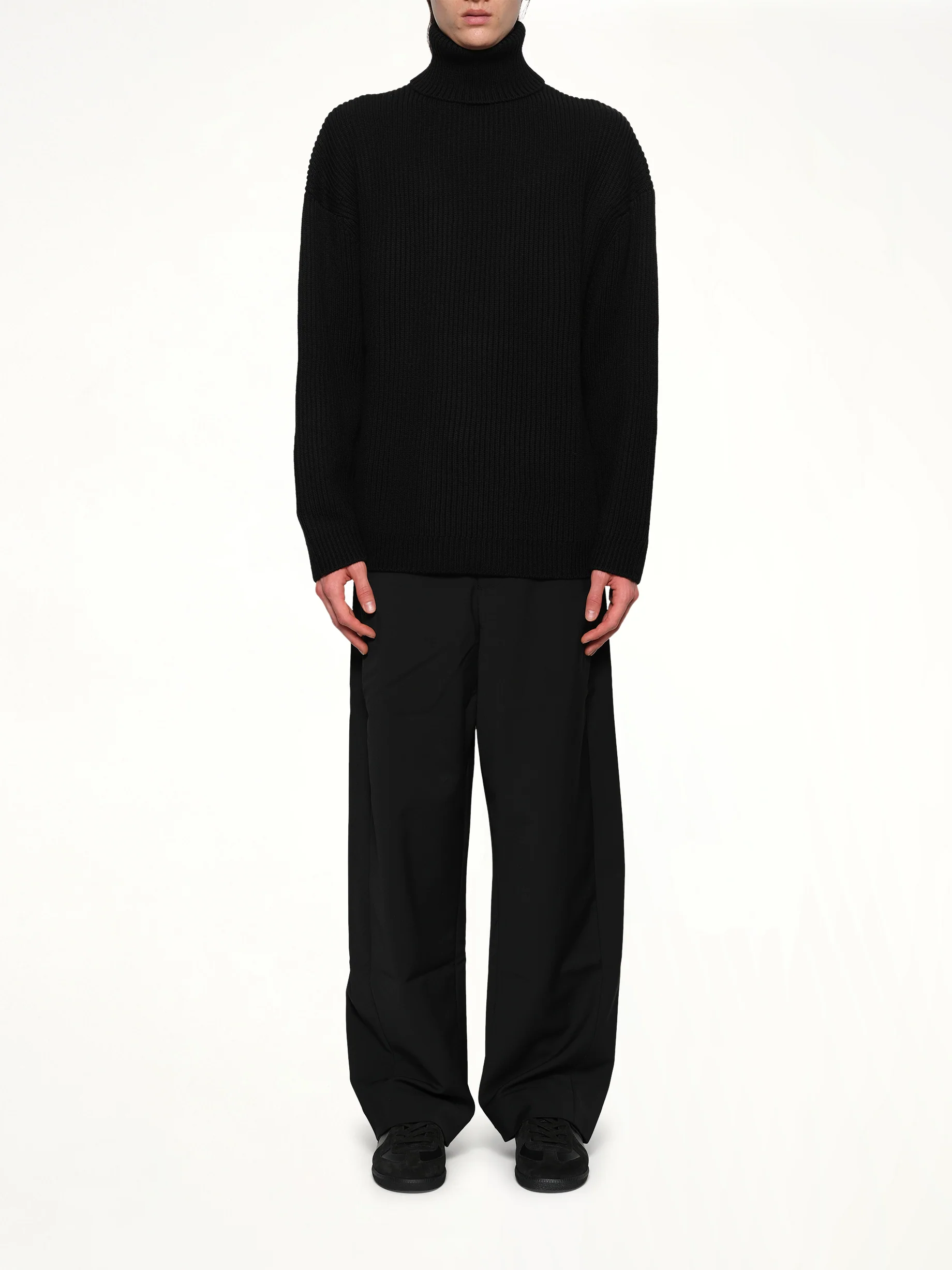 Chunky Turtleneck in Black - Image 7