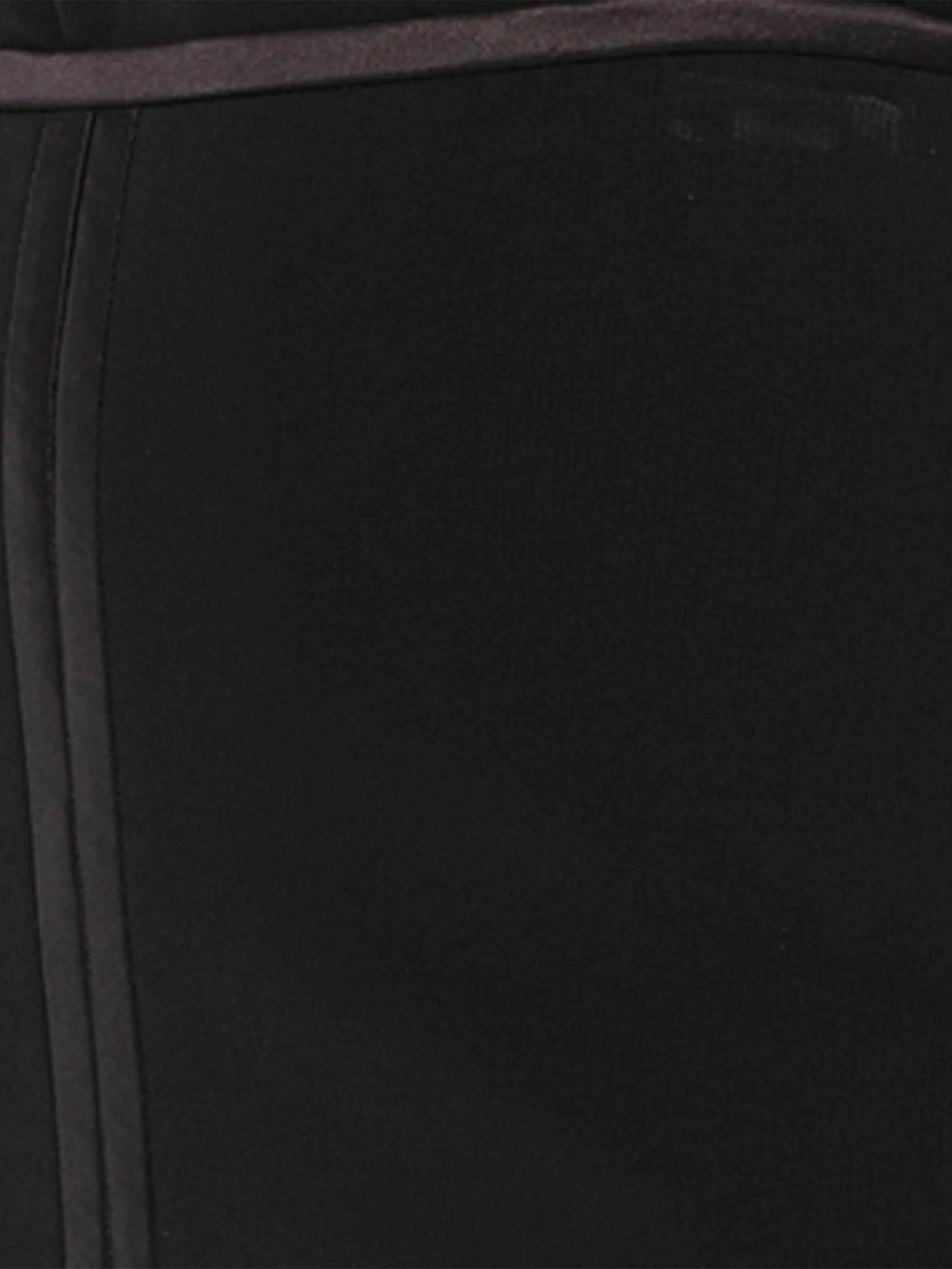 Classic Short Skirts in Black - Image 2