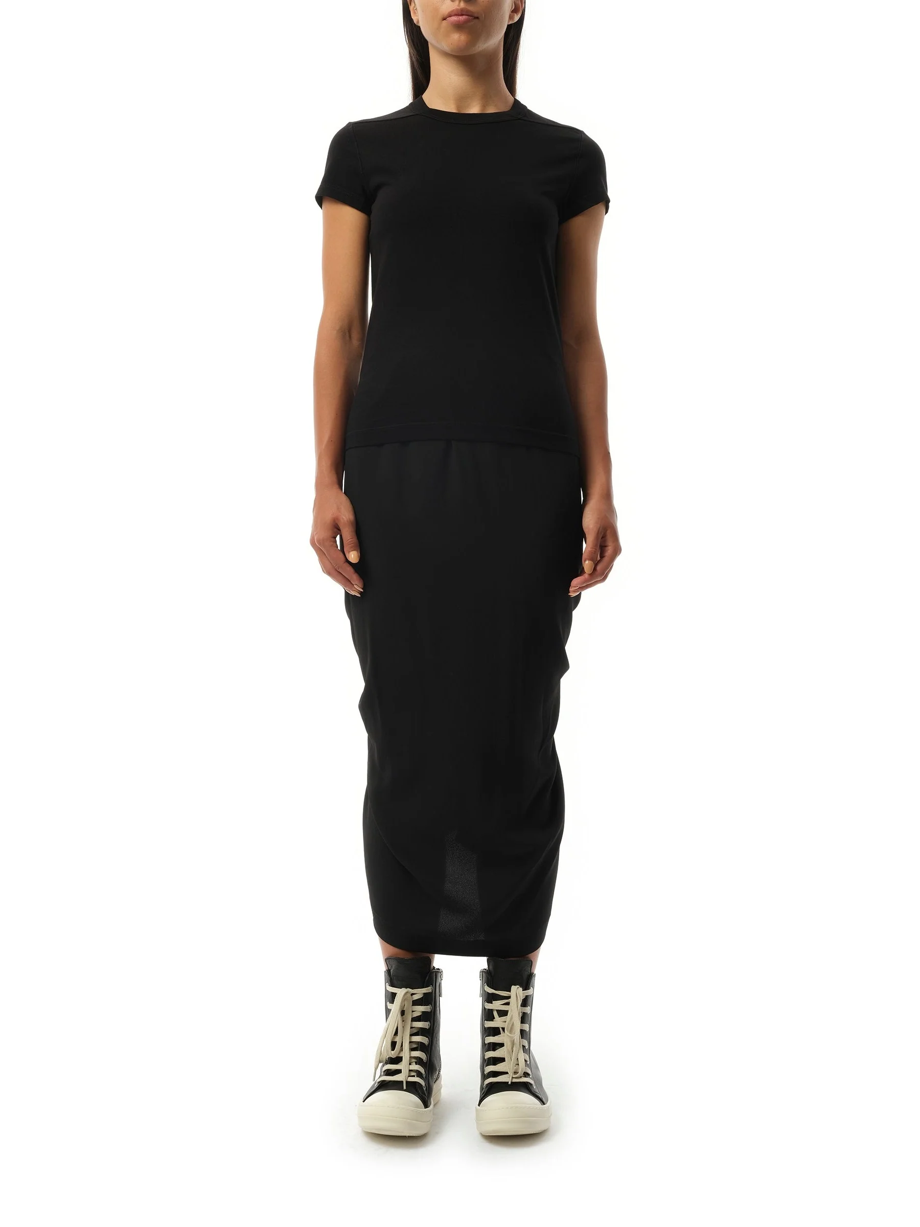 Cropped Level T-Shirt in Black - Image 4