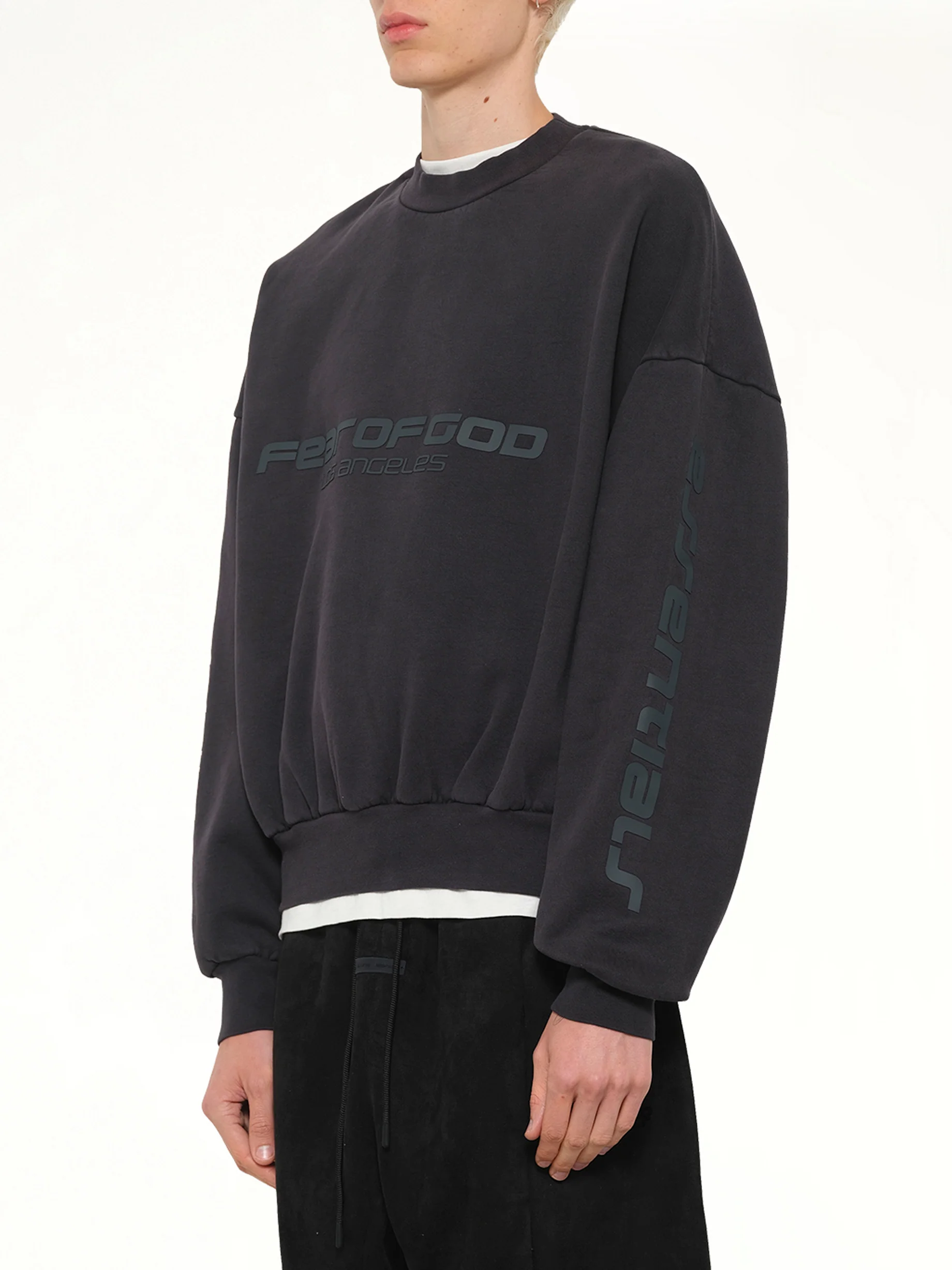 Cropped Relaxed Sweatshirt in Vintage Black - Image 3