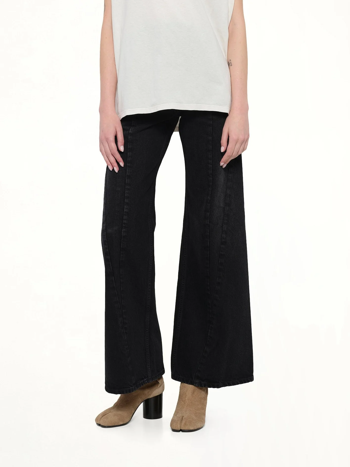 Cut Out Waistband Relaxed Fit Denim Jeans in Washed Black - Image 6