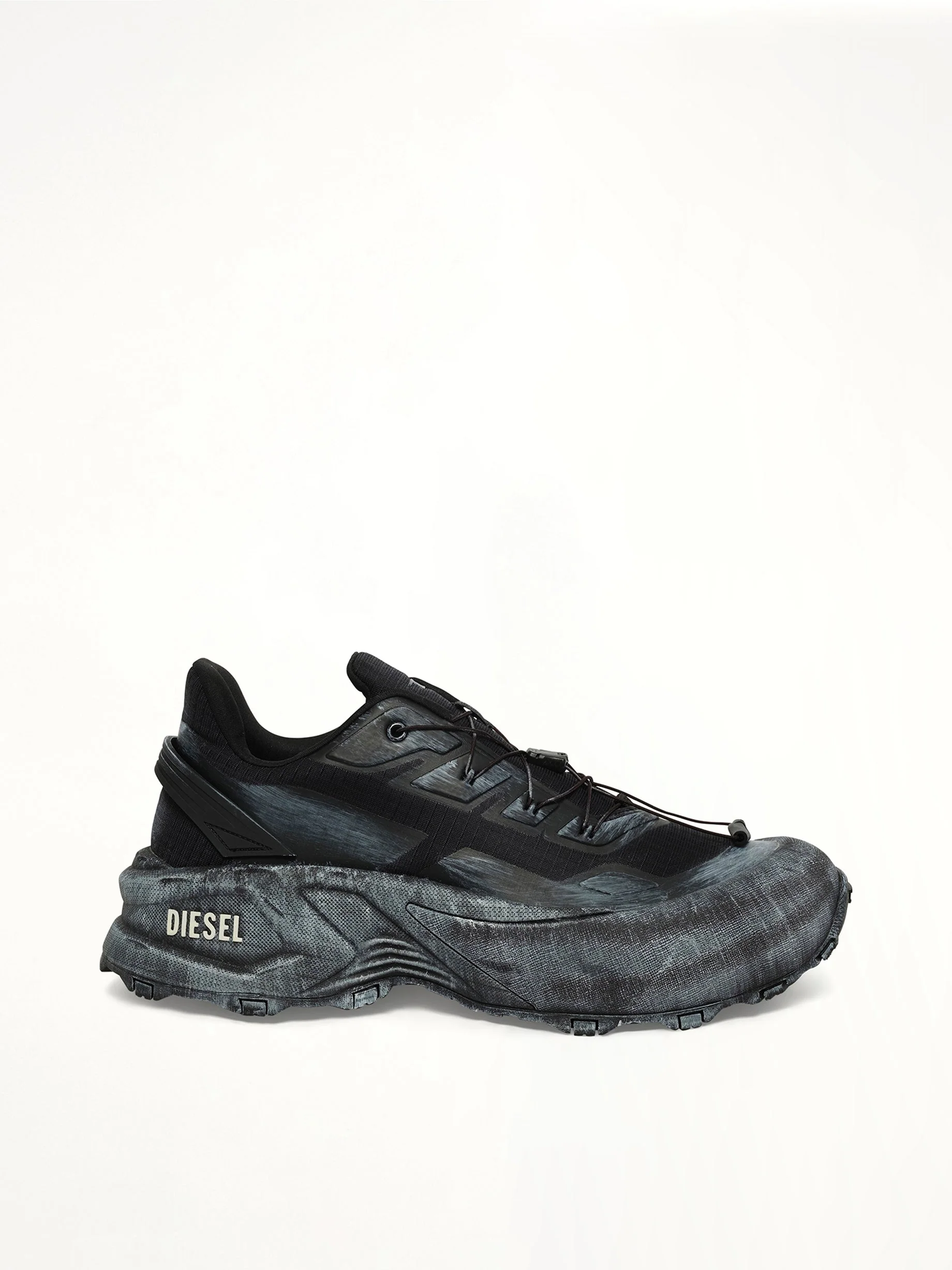D-CAGE Runner in Black