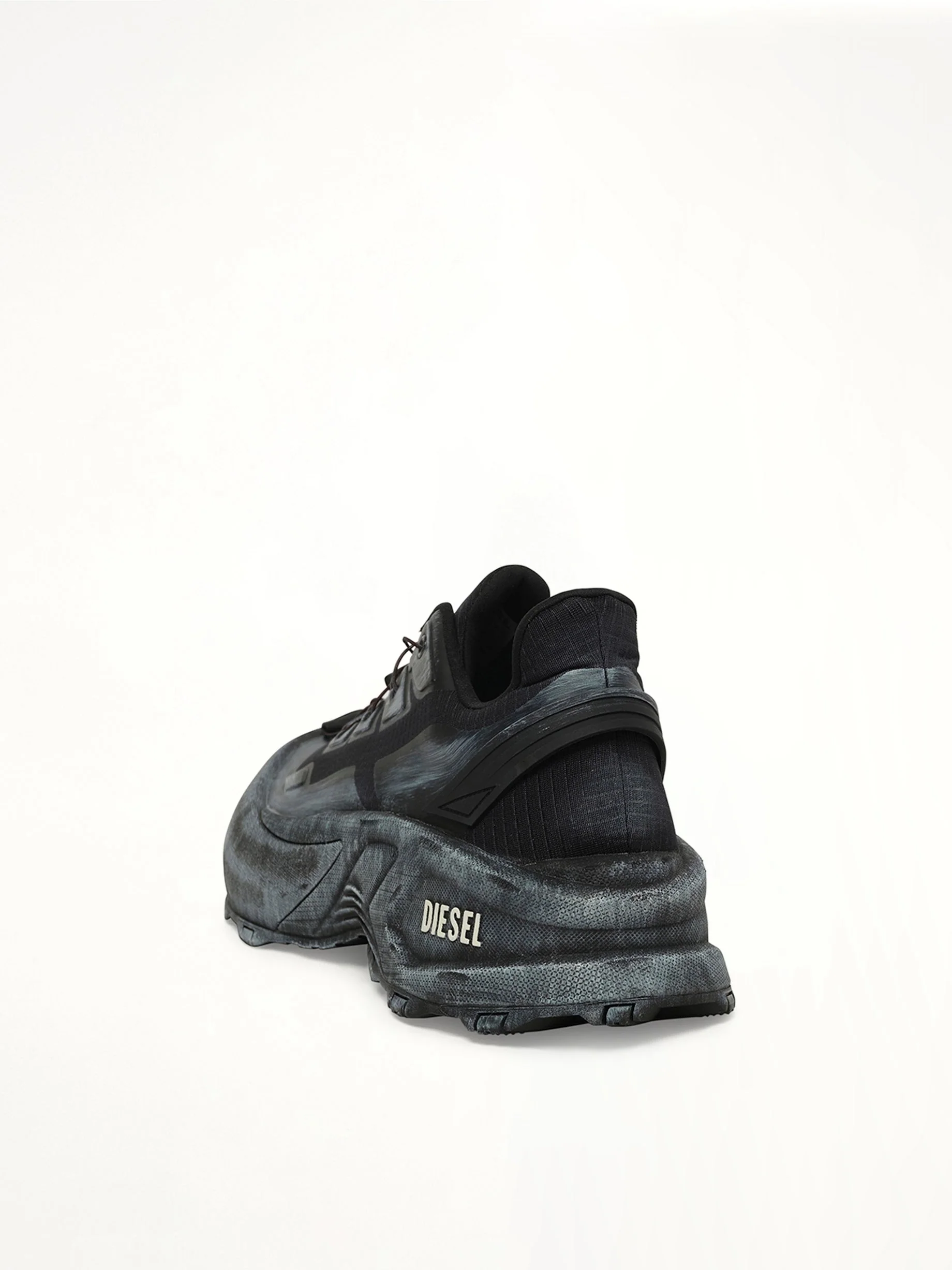 D-CAGE Runner in Black - Image 3