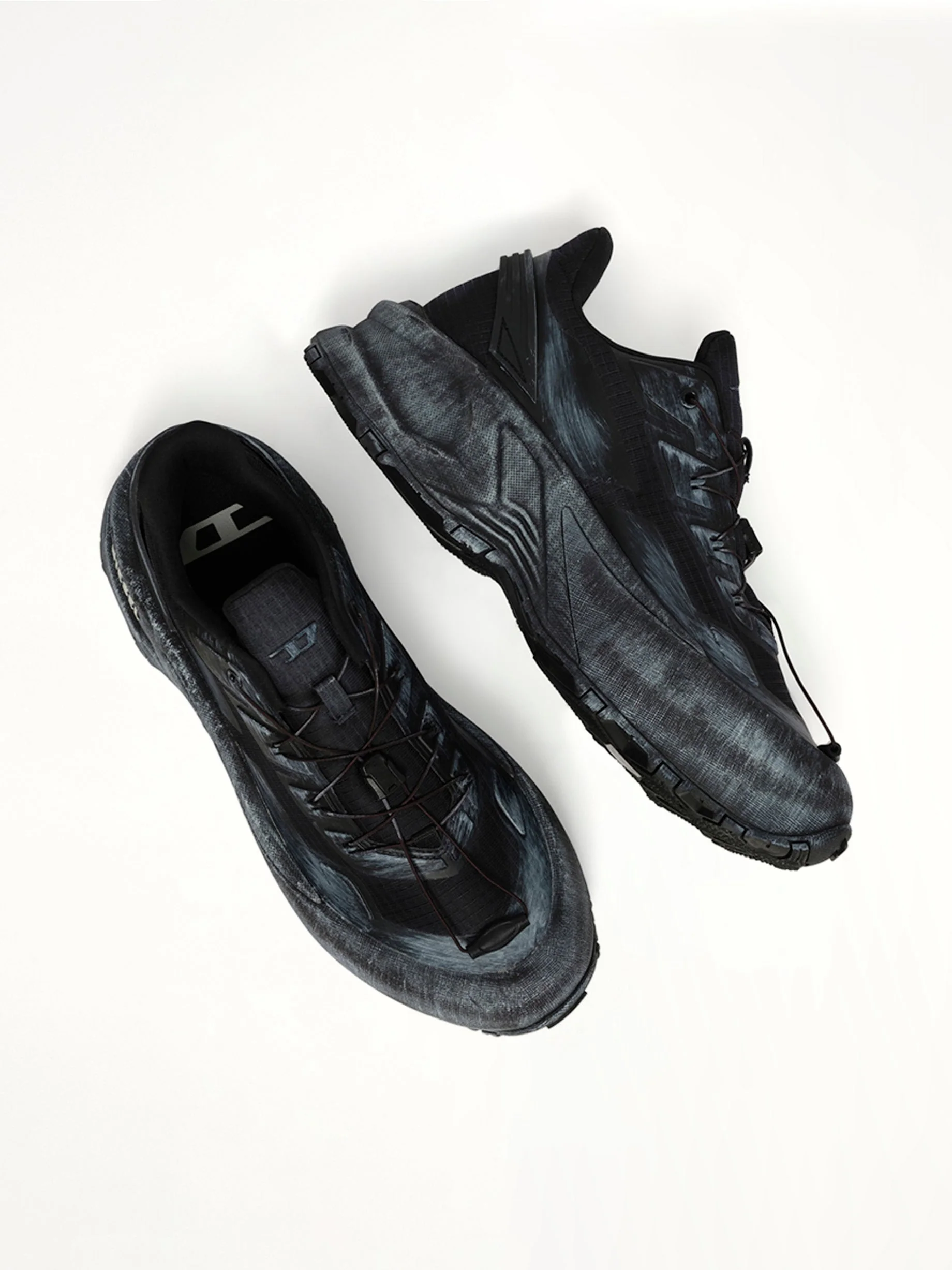 D-CAGE Runner in Black - Image 4