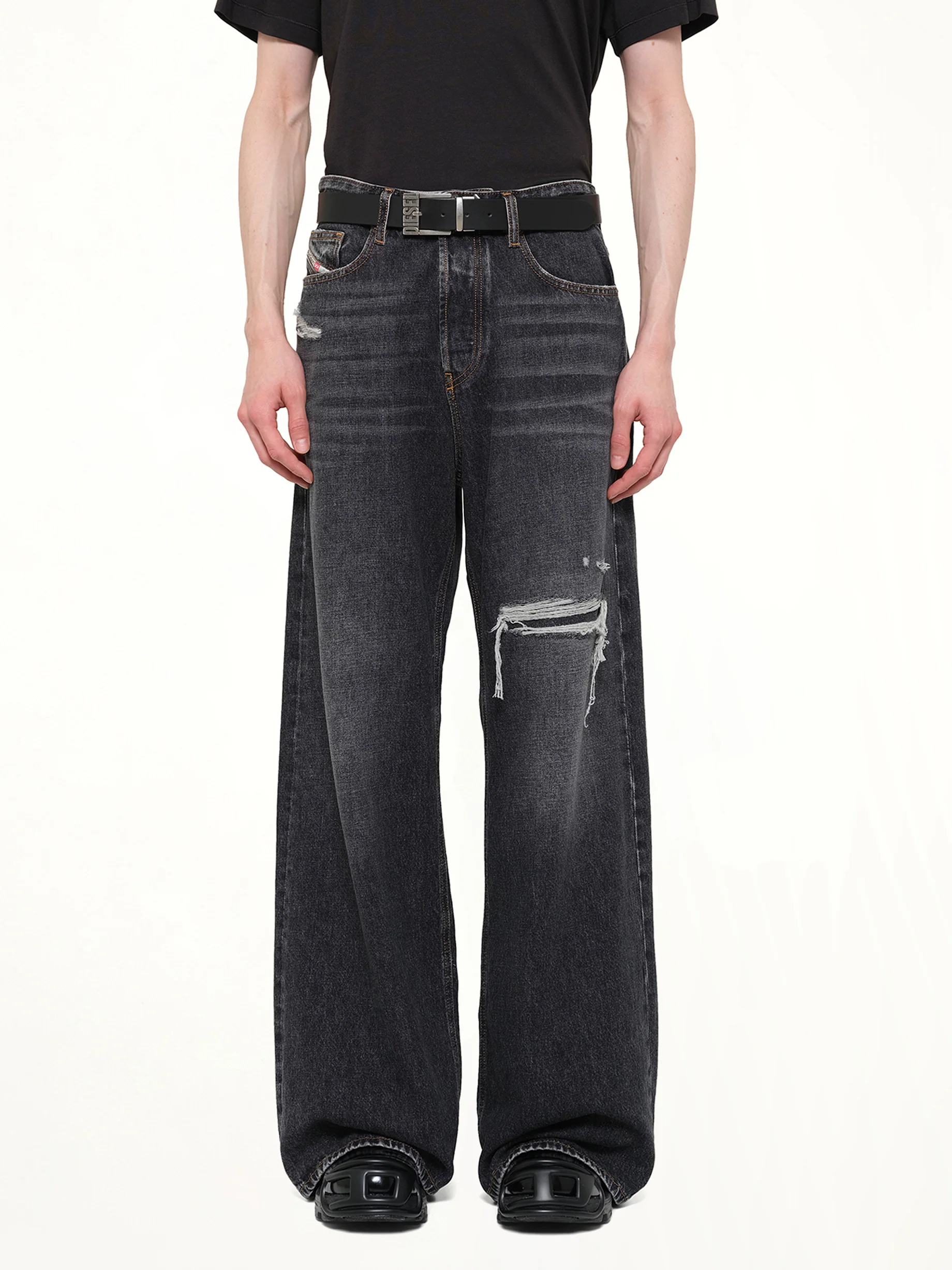 D-RISE Distressed Jeans in Grey