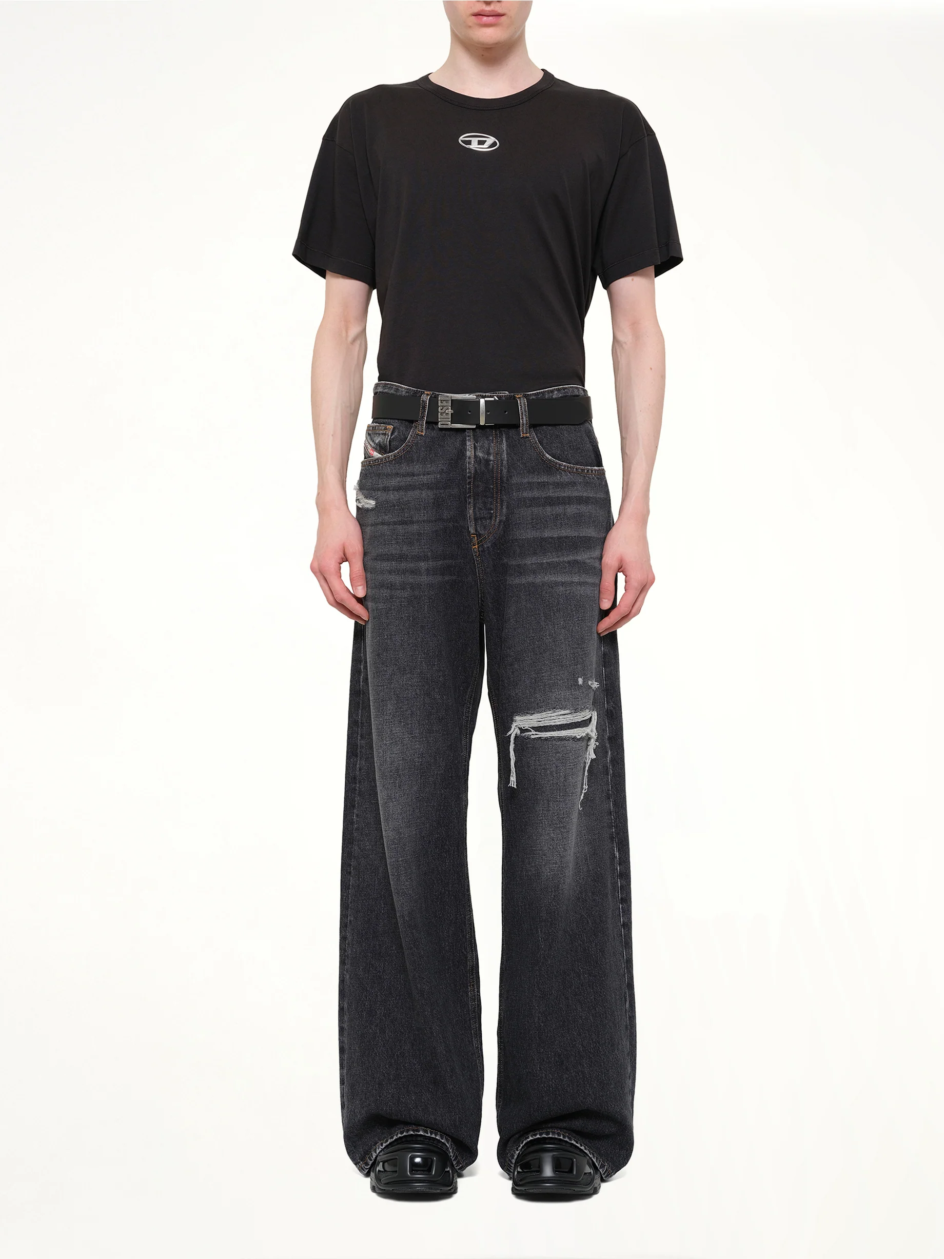 D-RISE Distressed Jeans in Grey - Image 7