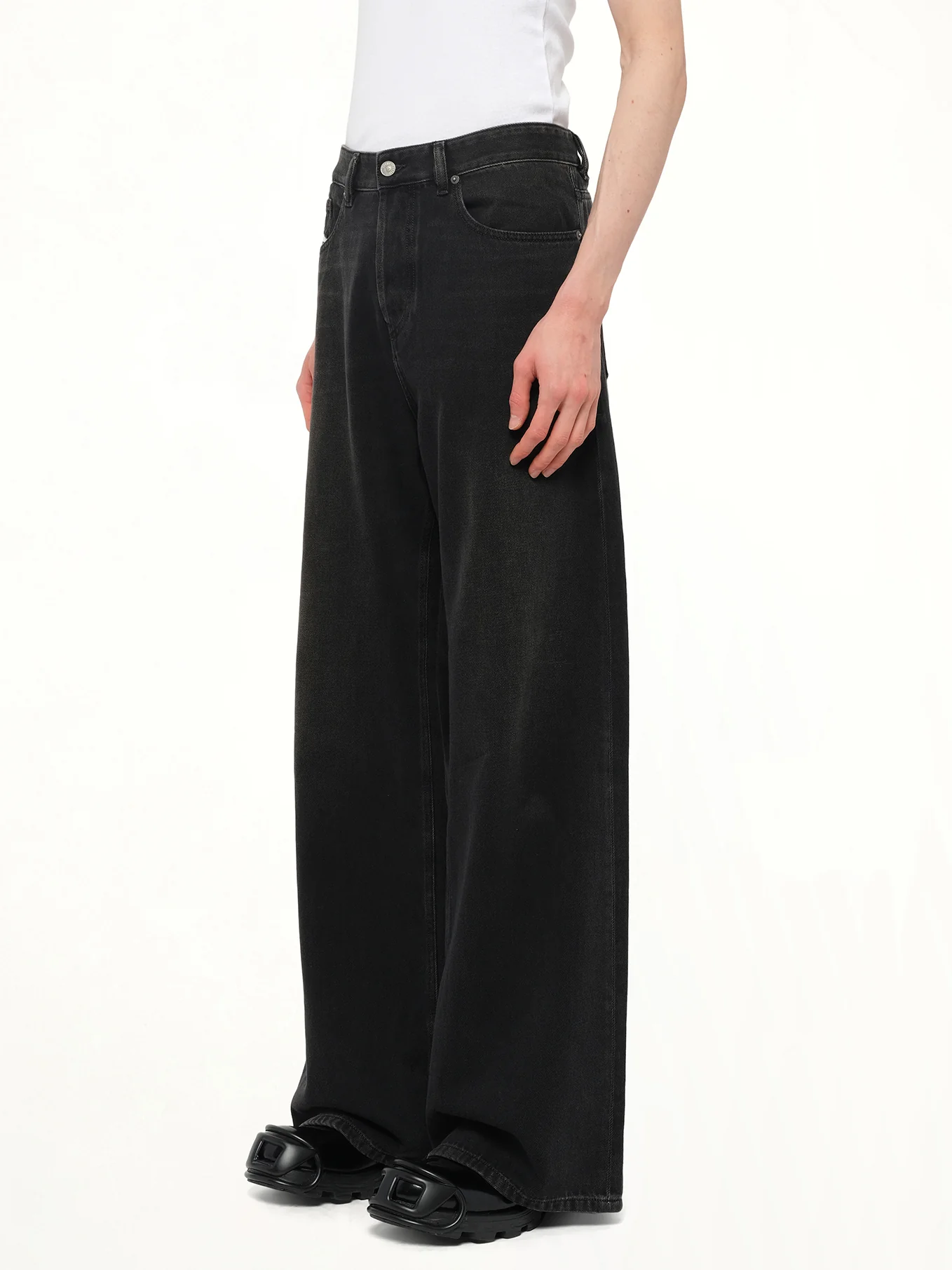 D-RISE Wide Jeans in Black/Dark Grey - Image 3