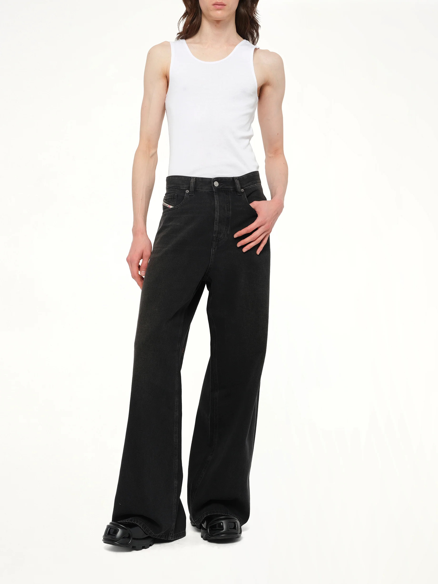 D-RISE Wide Jeans in Black/Dark Grey - Image 4