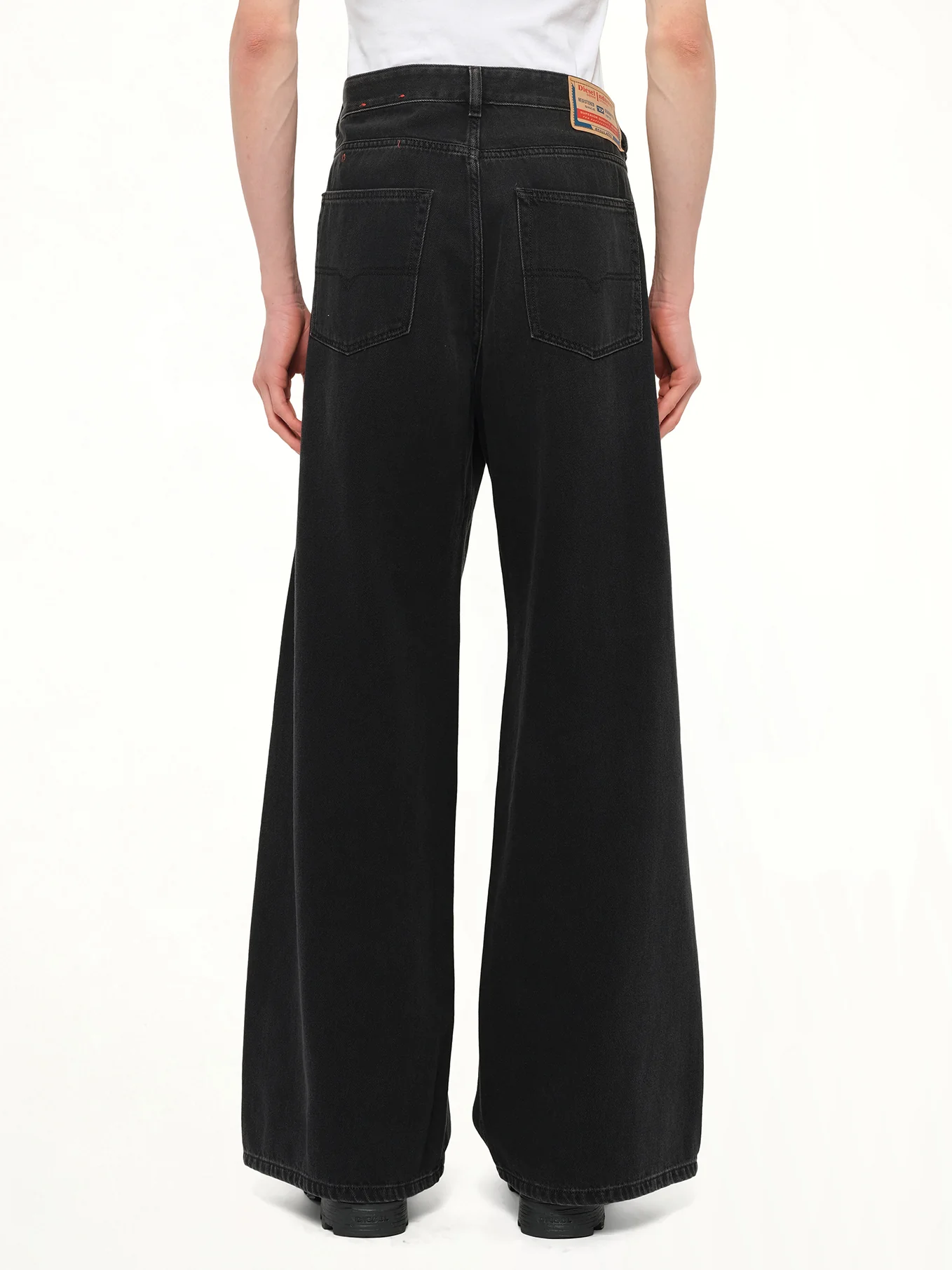 D-RISE Wide Jeans in Black/Dark Grey - Image 5