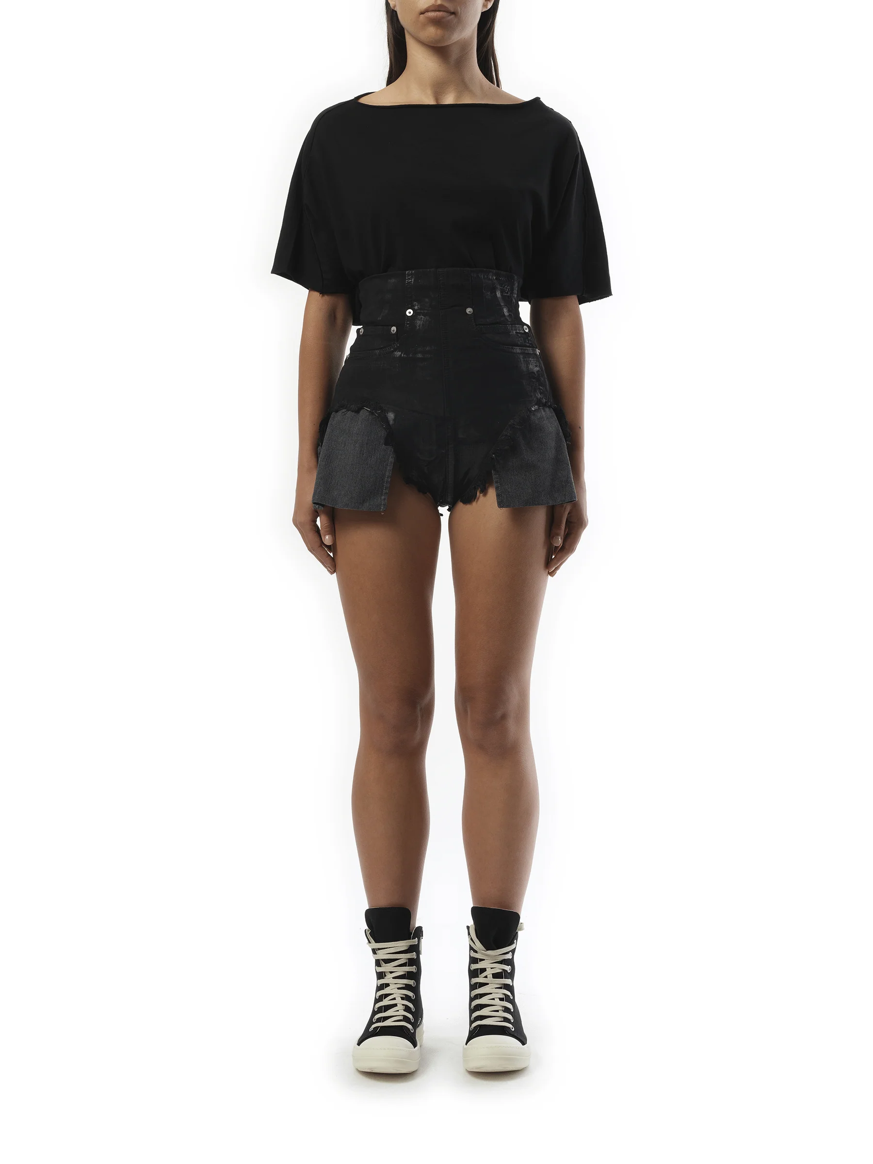 Dirt Cutoffs Shorts in Black - Image 4