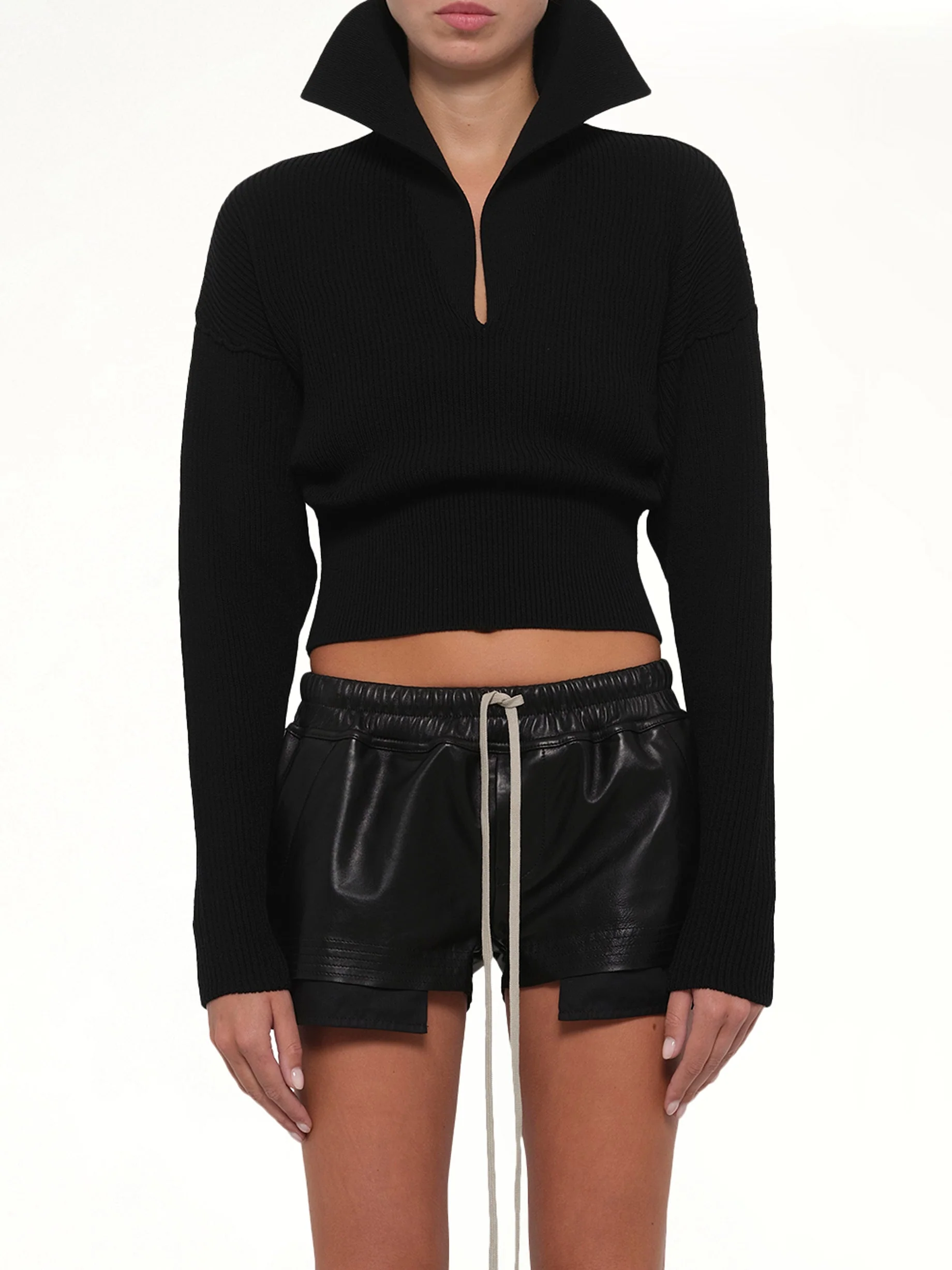 Dracu Cropped V in Black