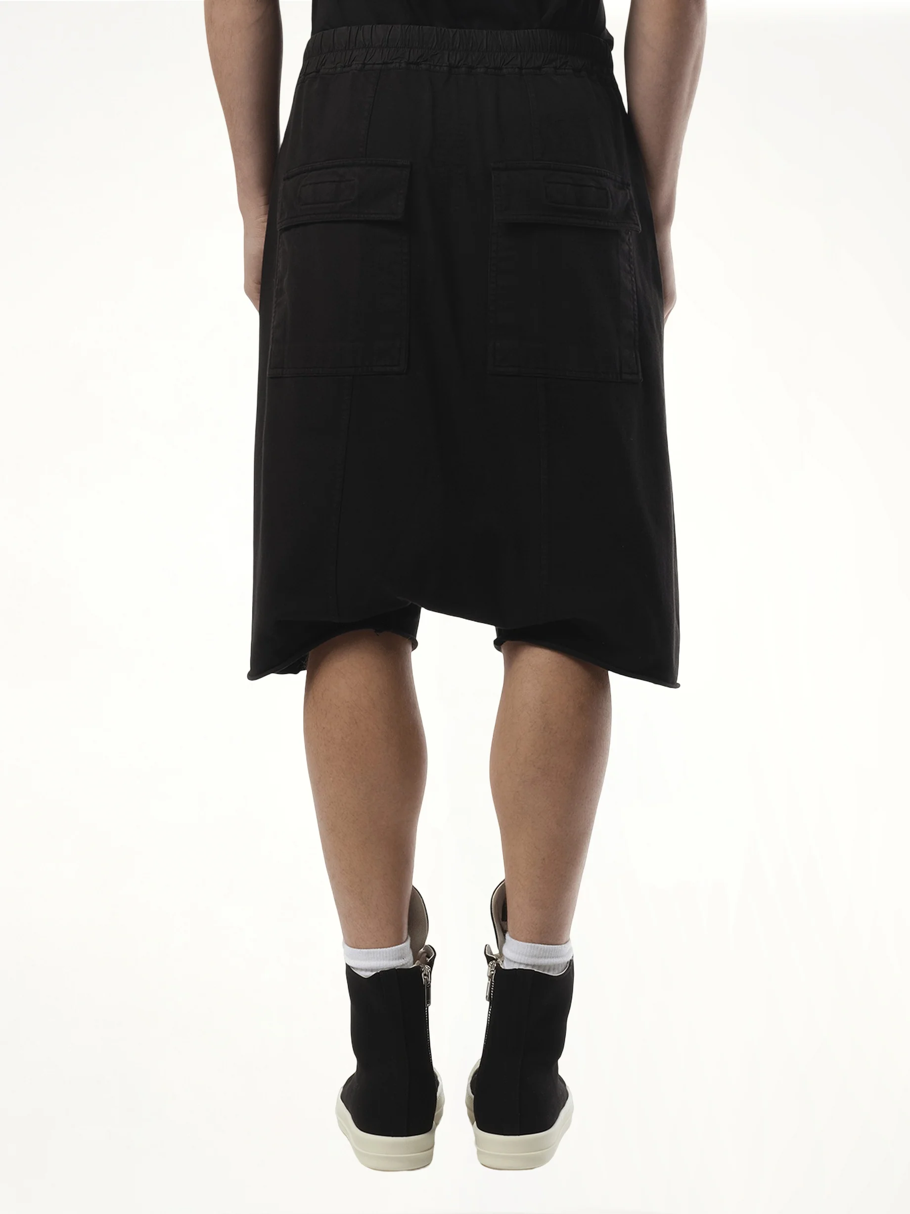 Drawstring Pods Shorts in Black - Image 6
