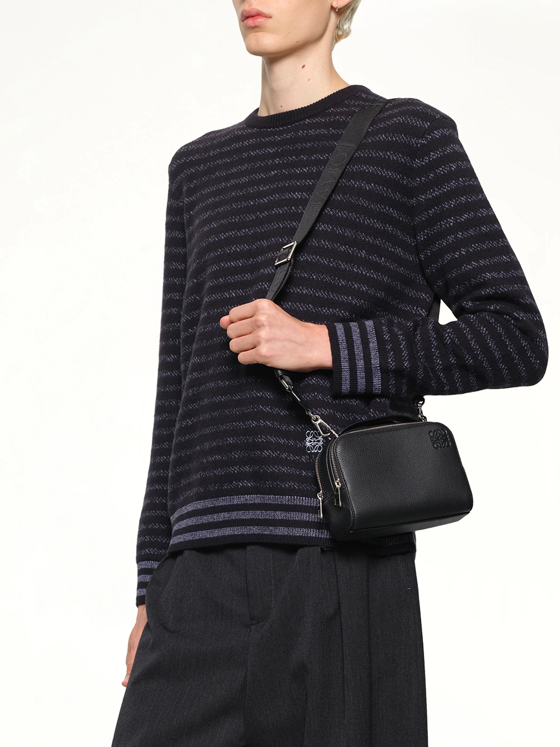 Essential Camera Bag Mini in Black - Image 7