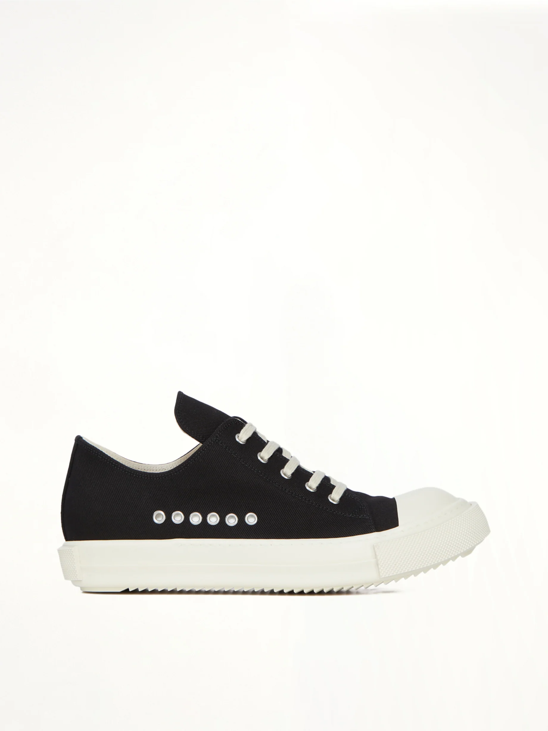 Extreme Low Sneaks in Black/Milk