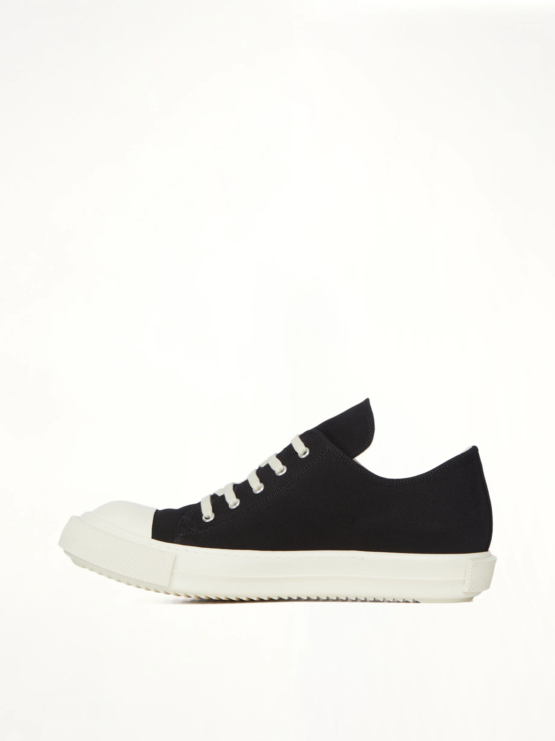 Extreme Low Sneaks in Black/Milk - Image 4