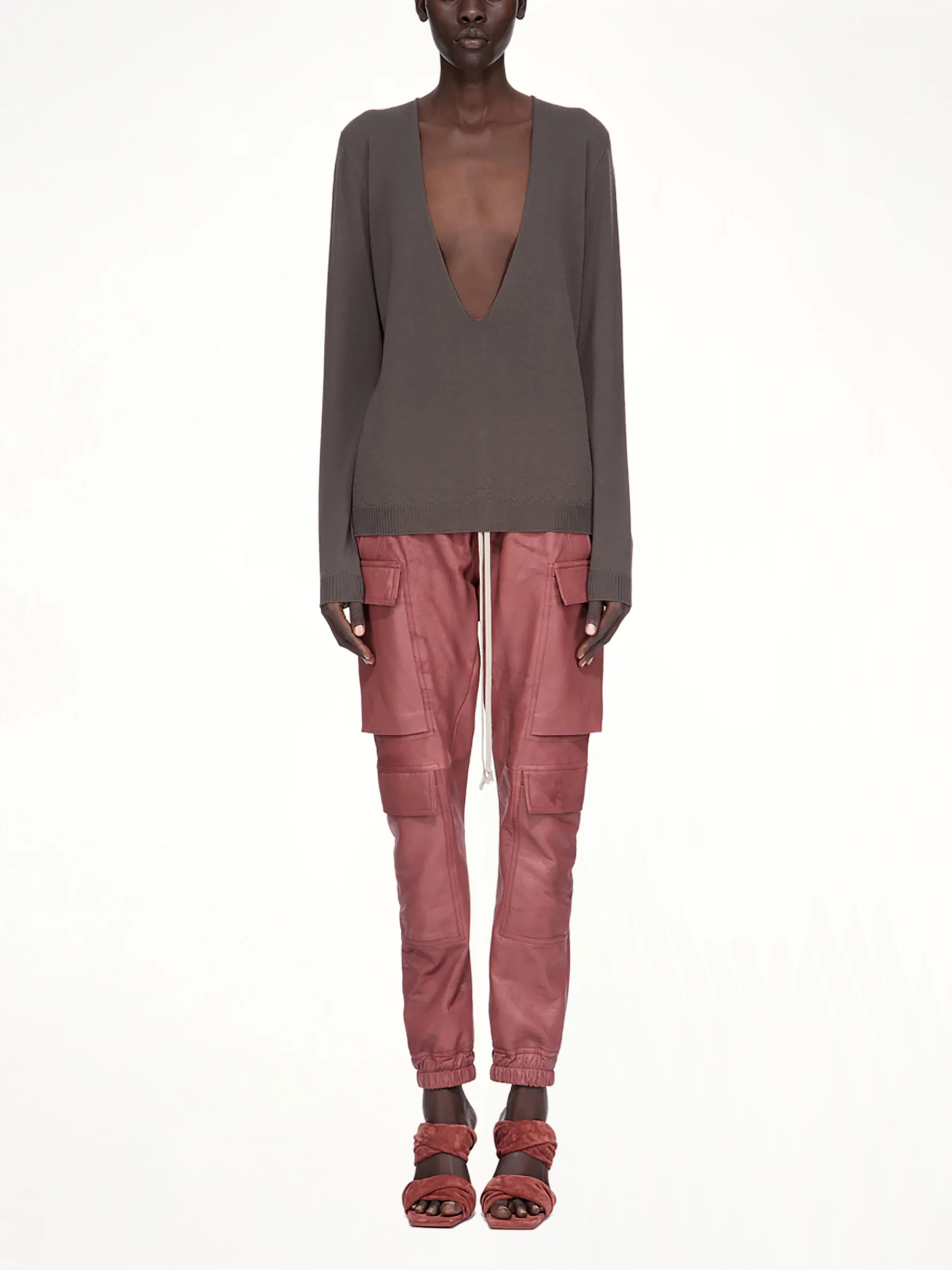 Extreme V Neck Pull in Dark Dust - Image 4