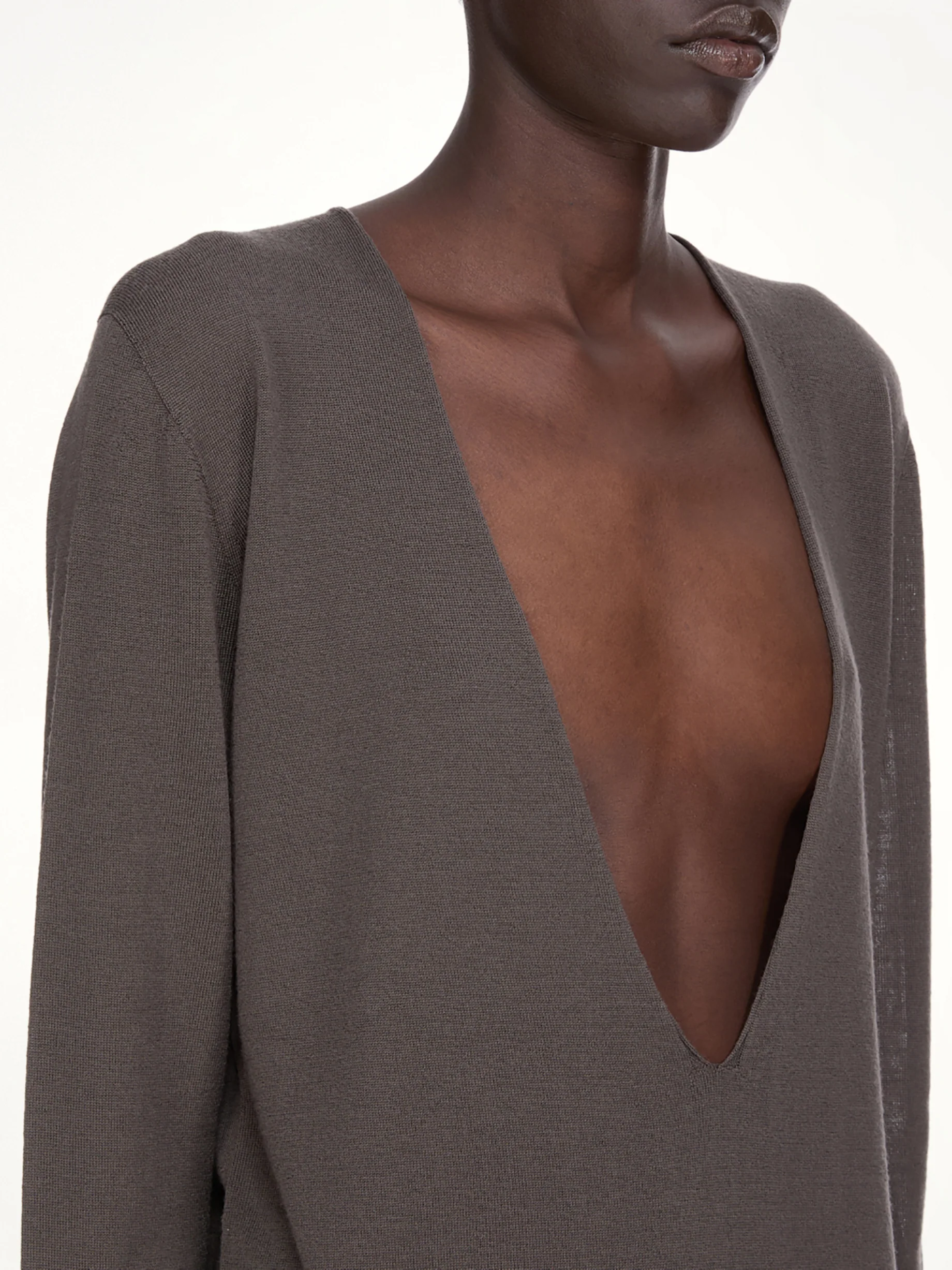 Extreme V Neck Pull in Dark Dust - Image 5