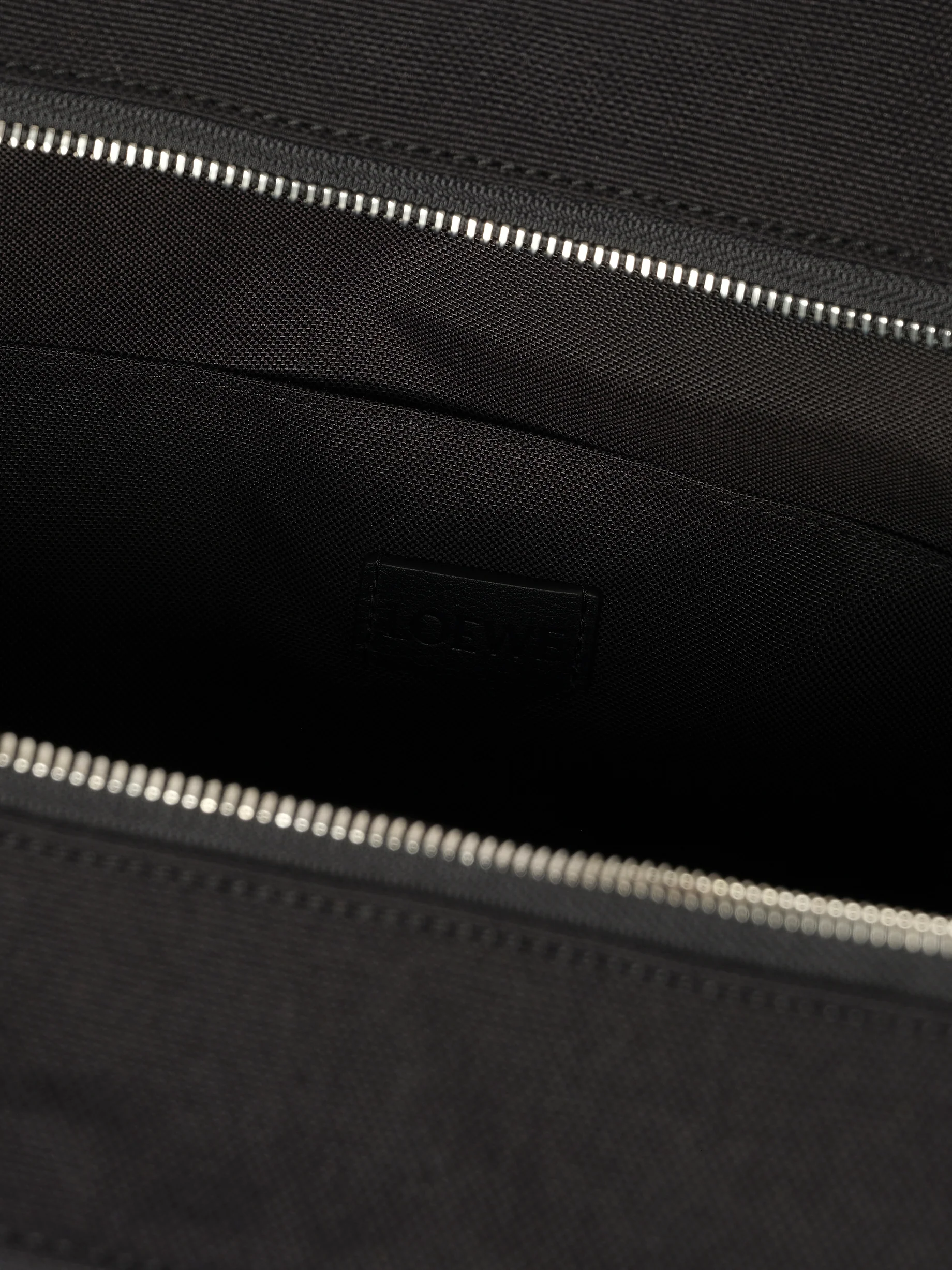Flex Zipped Tote Bag in Black - Image 8