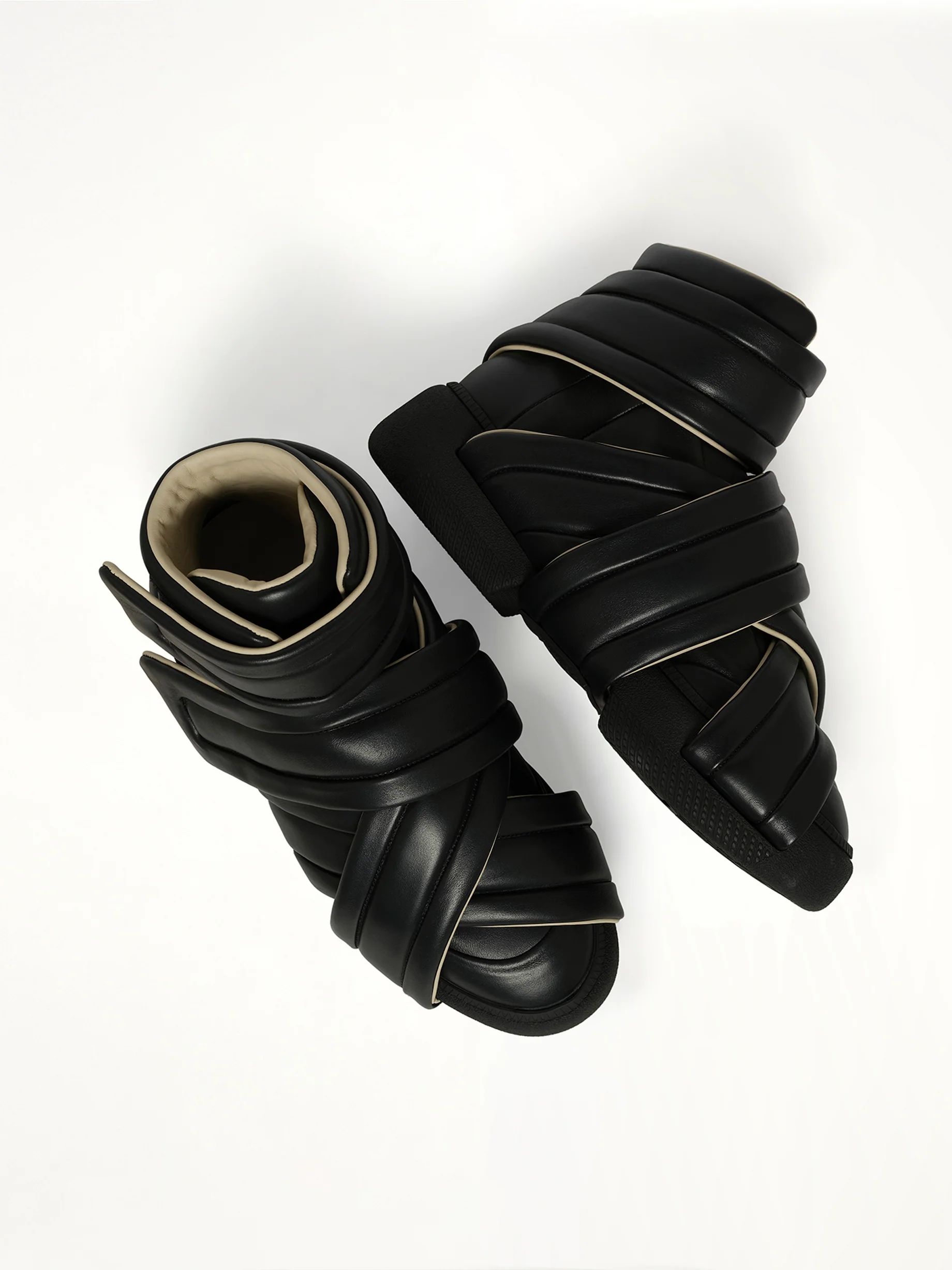 Future Show Sneaker in Black - Image 4