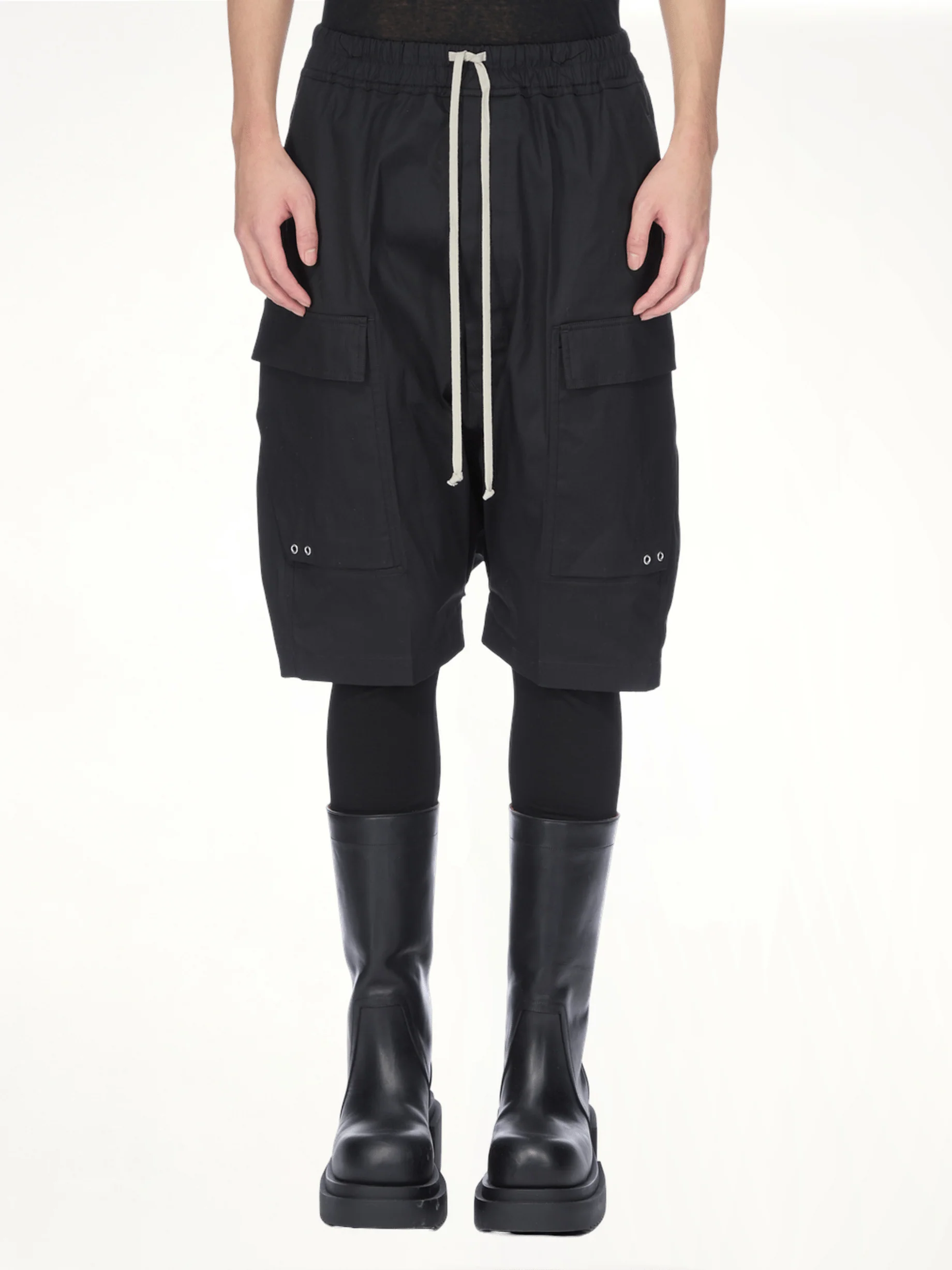 Cargo Pods Shorts in Black