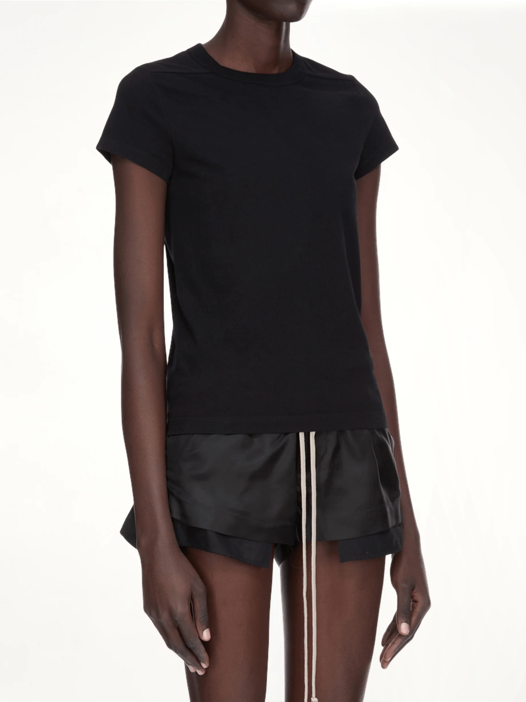 Cropped Level T-Shirt in Black - Image 6
