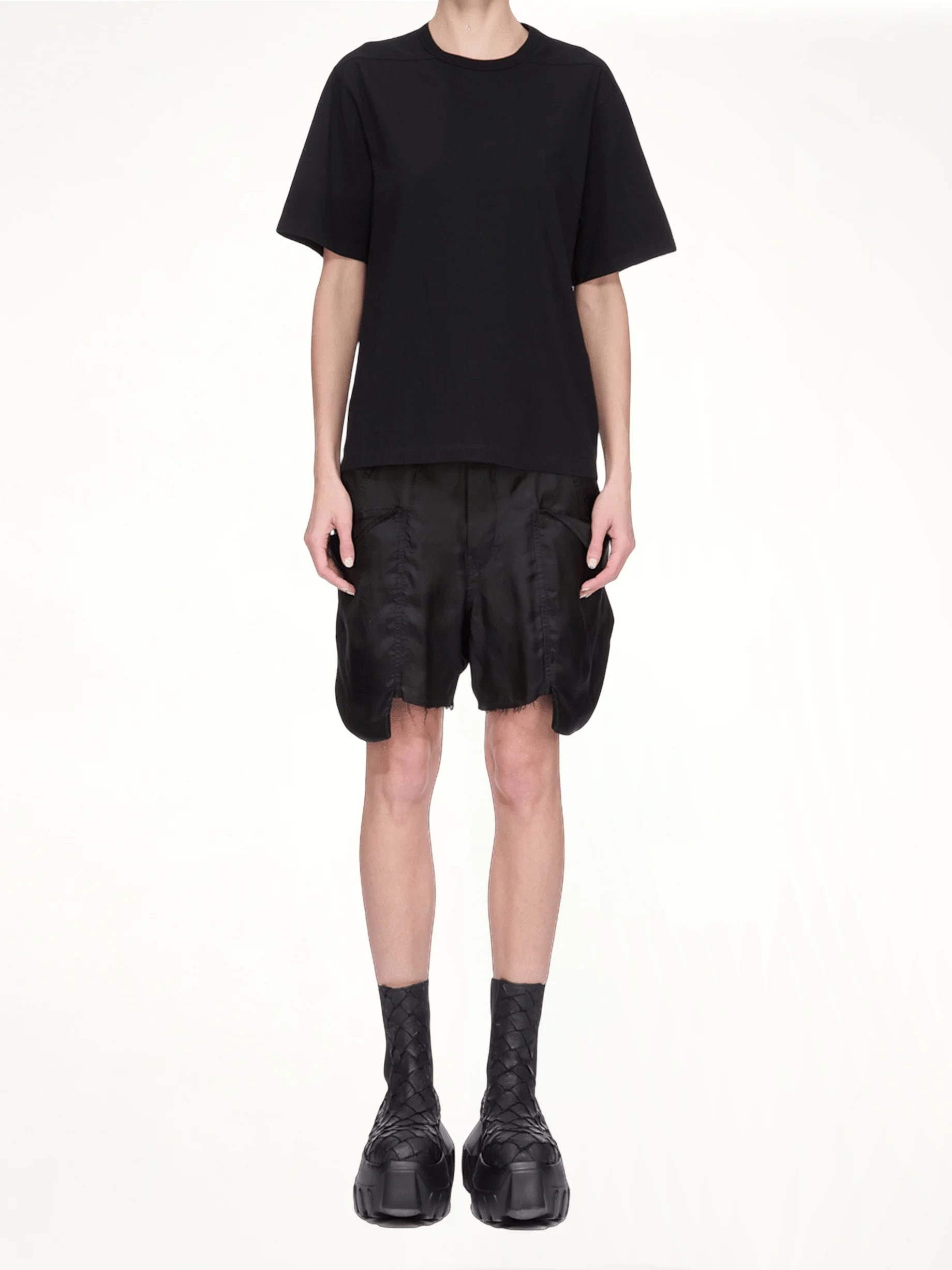 Brad T-Shirt in Black - Image 5