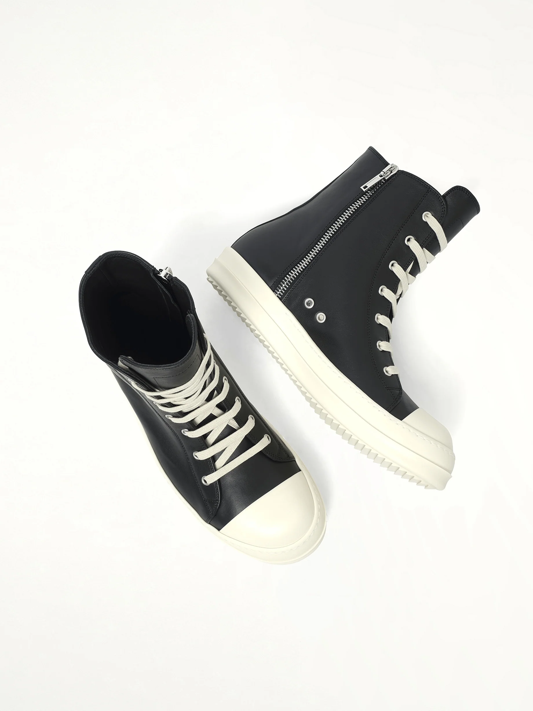 Sneaks in Black/Milk/Milk - Image 4