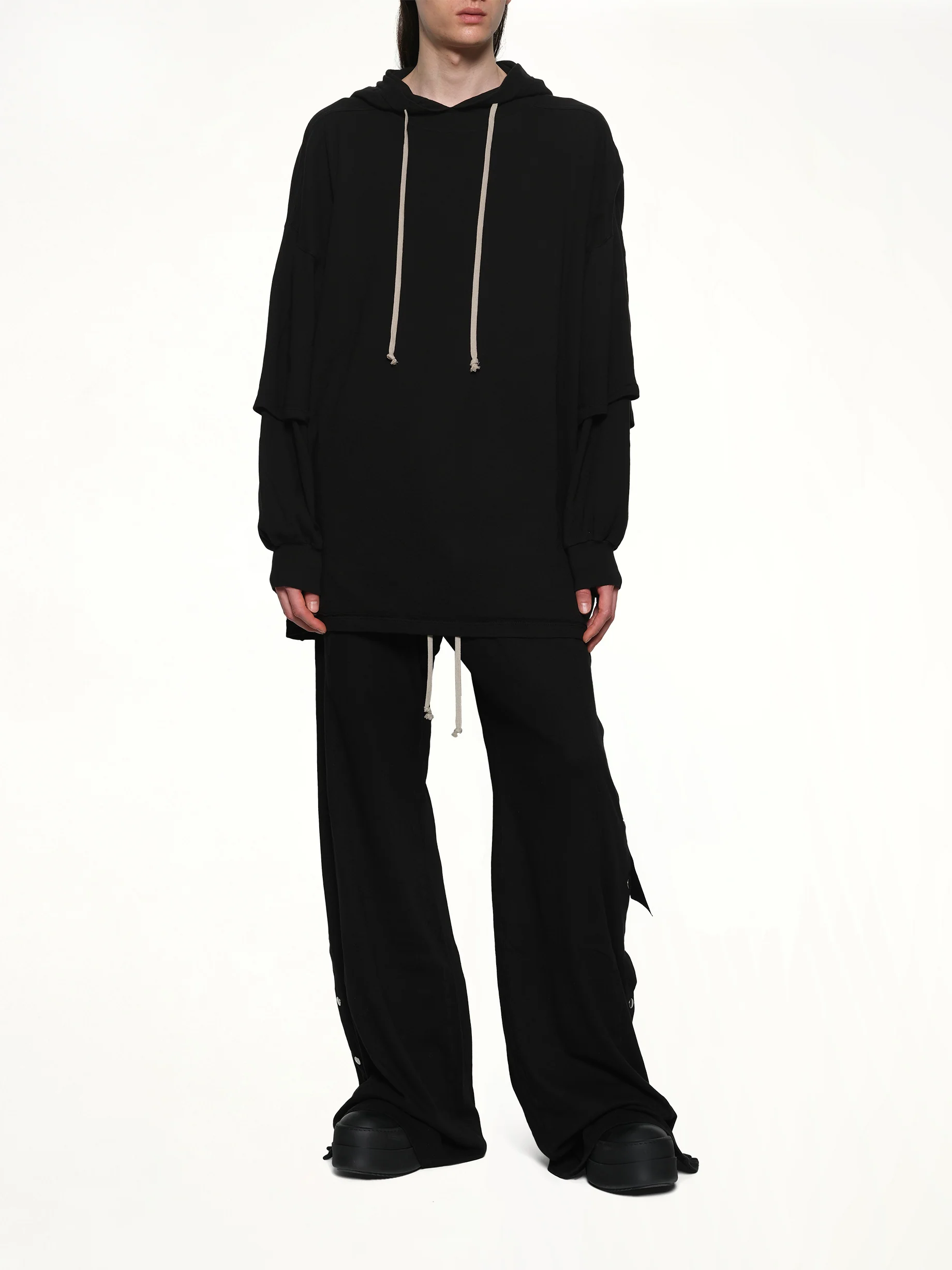 Tommy Hustler Hoodie in Black - Image 4