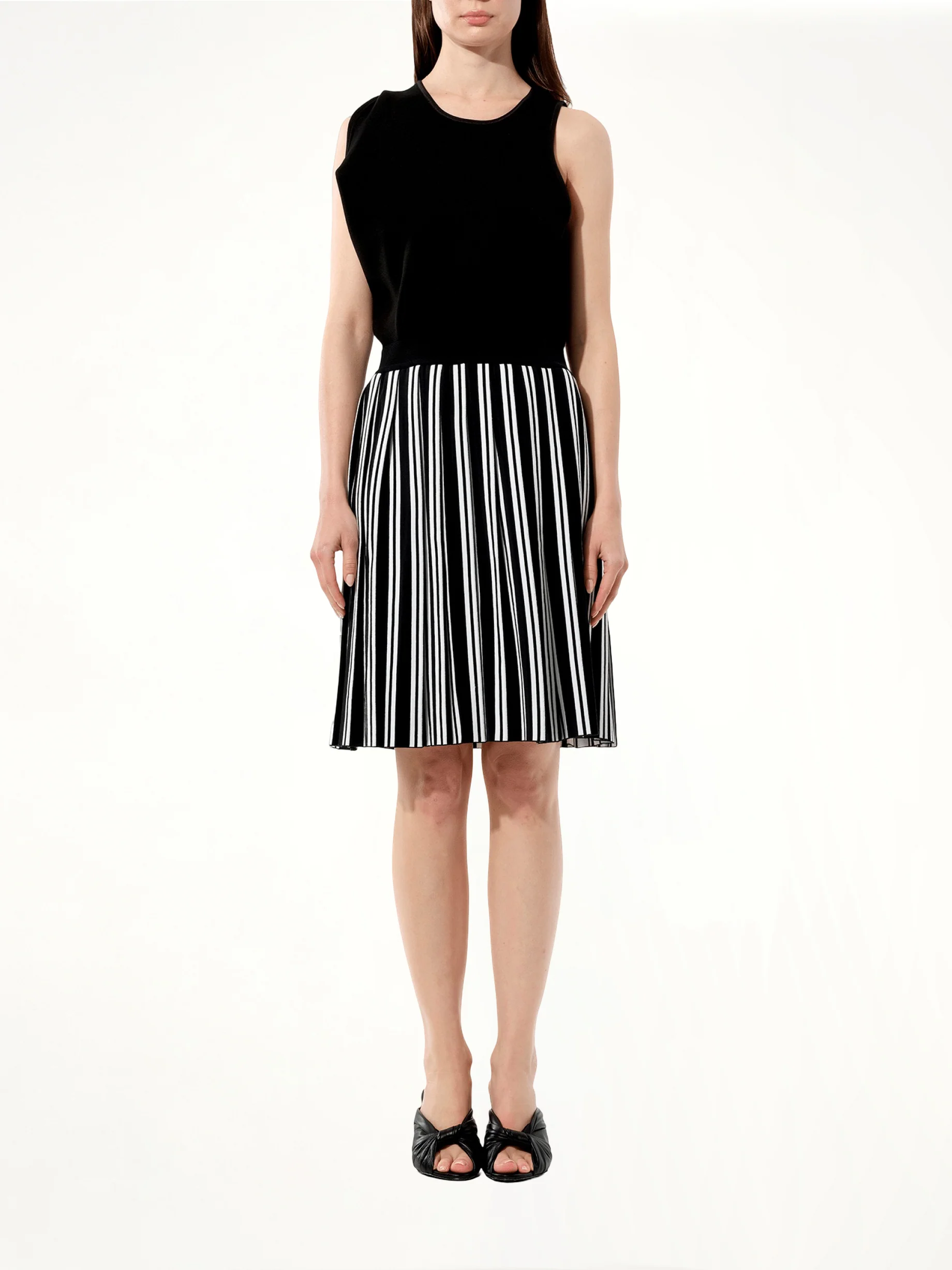 Graph Skirt in Black/White - Image 4
