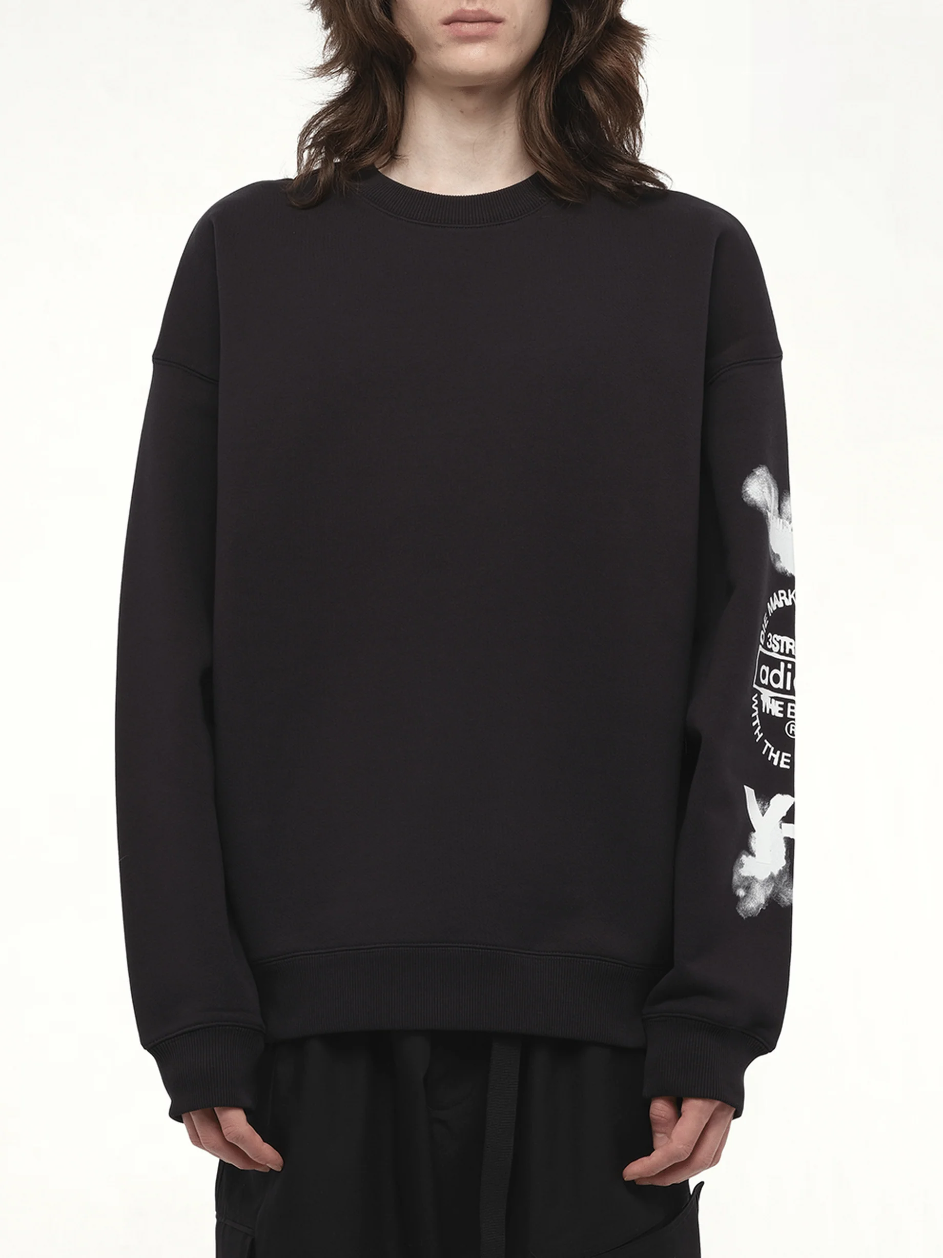 Graphic Crew Sweat in Black