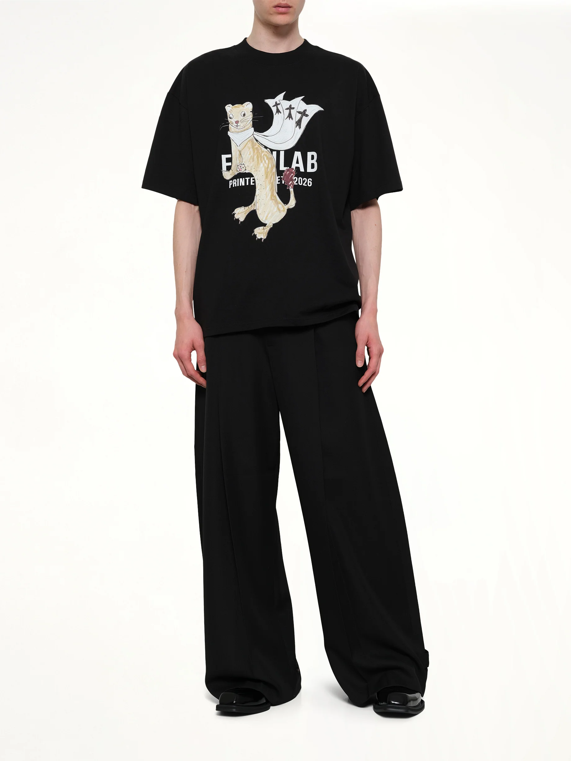 Hermine Print Cotton T-Shirt in Black - Image 4