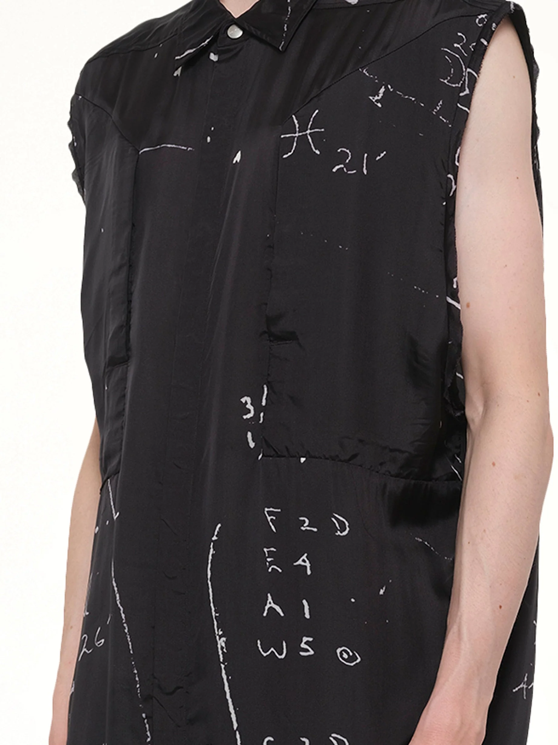 Jumbo SL Outershirt in Black - Image 8