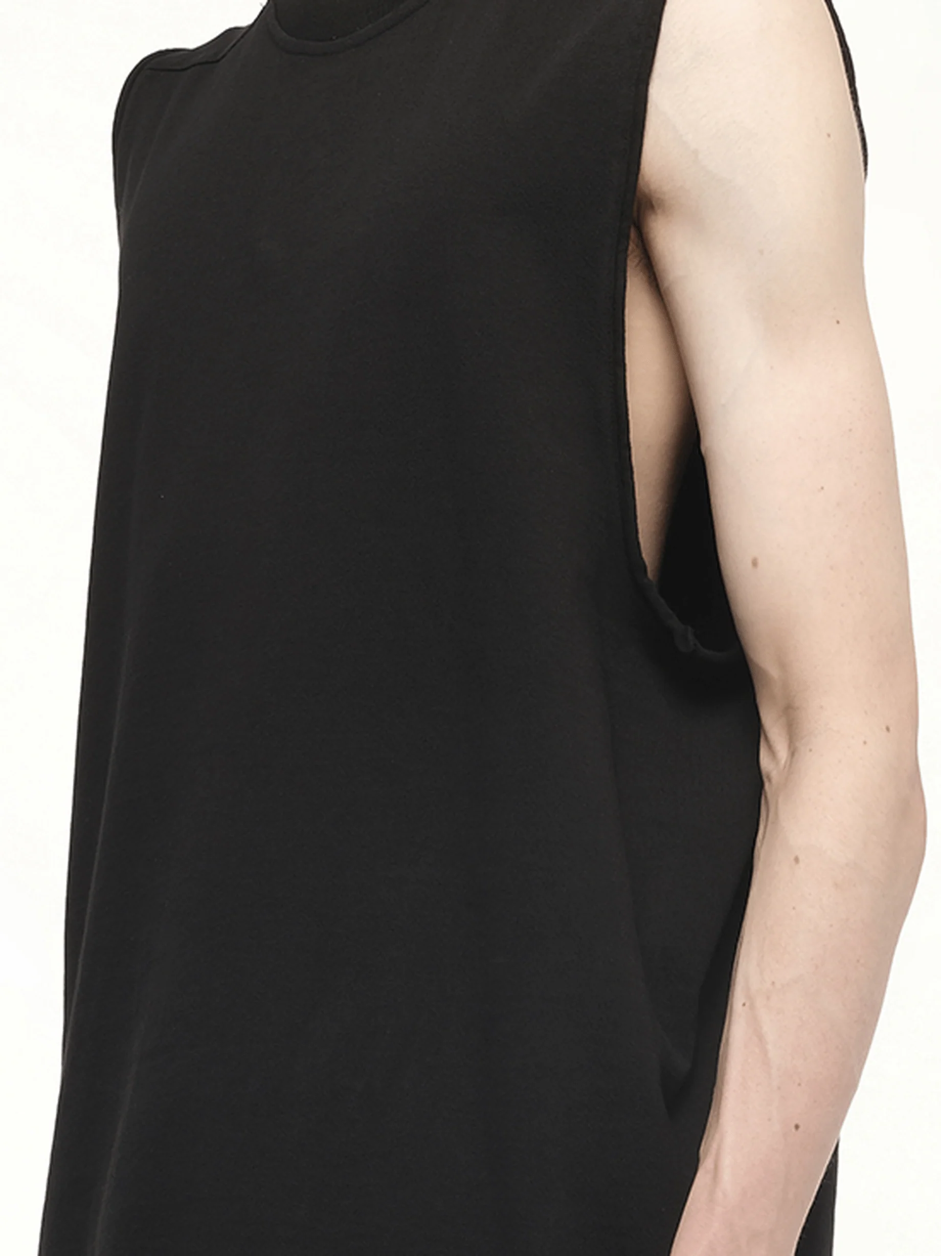 Jumbo Sleeveless Tank in Black - Image 3
