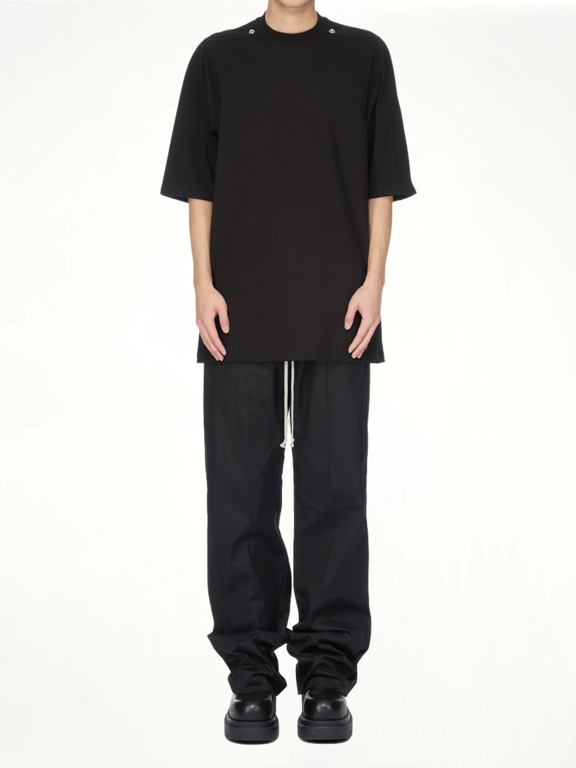 Jumbo SS Rivet T-Shirt in Black - Image 4