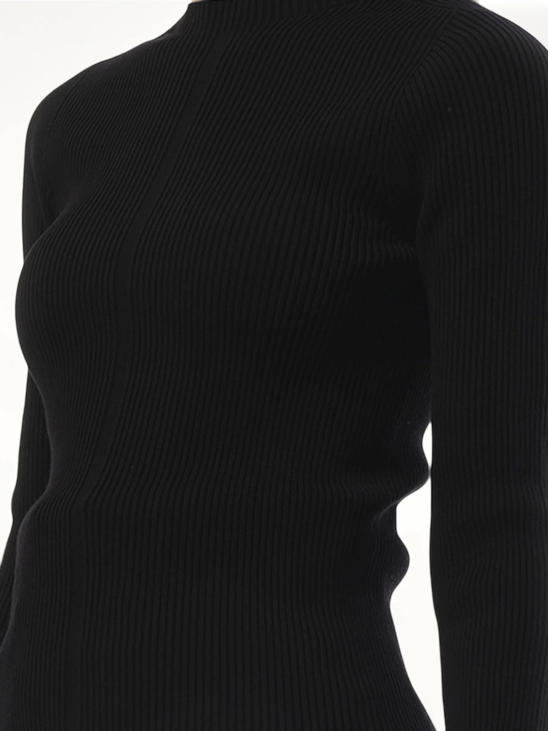 Knit Pull in Black - Image 3