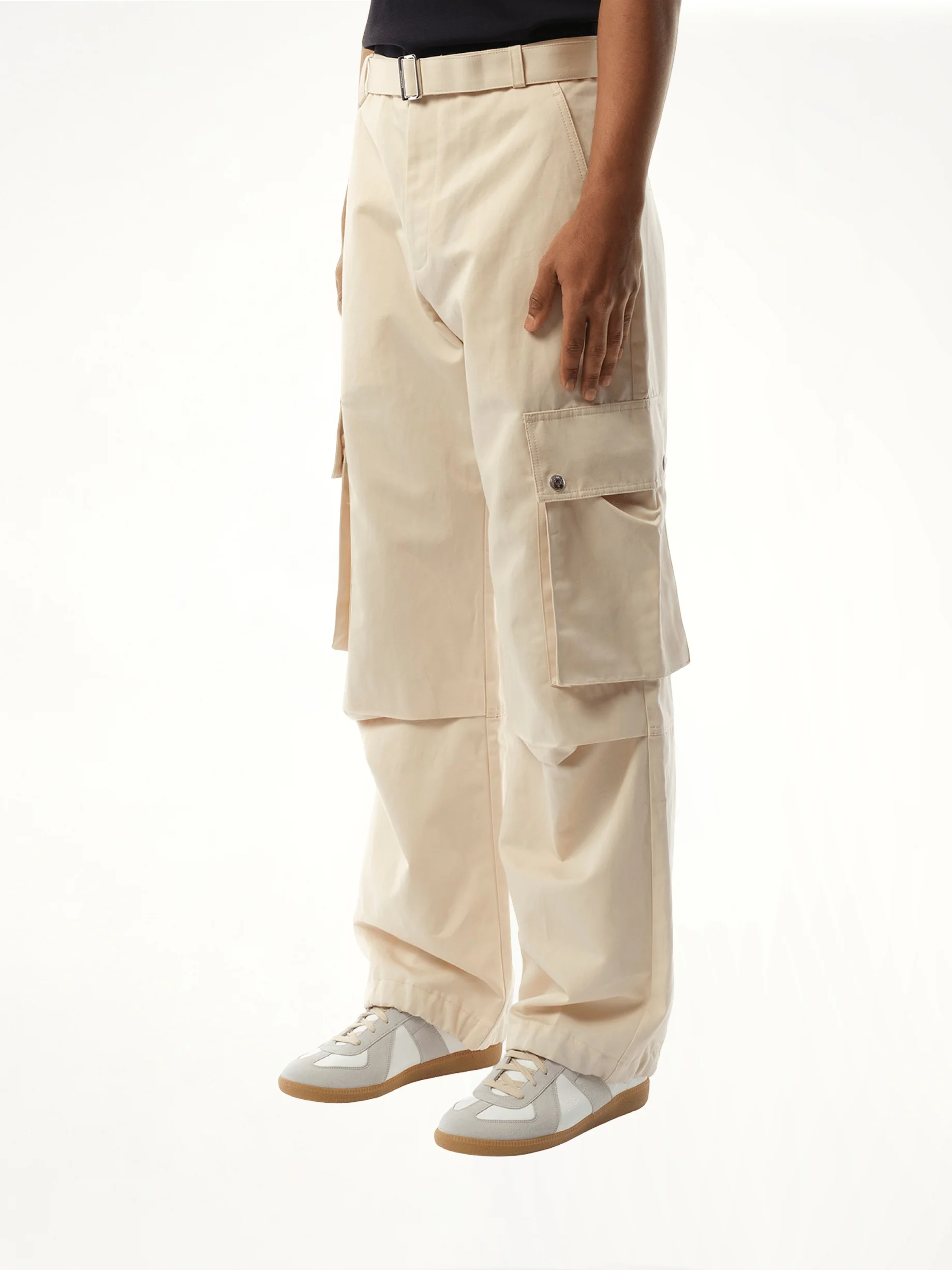 Le Cargo Pants in Beige - Image 5